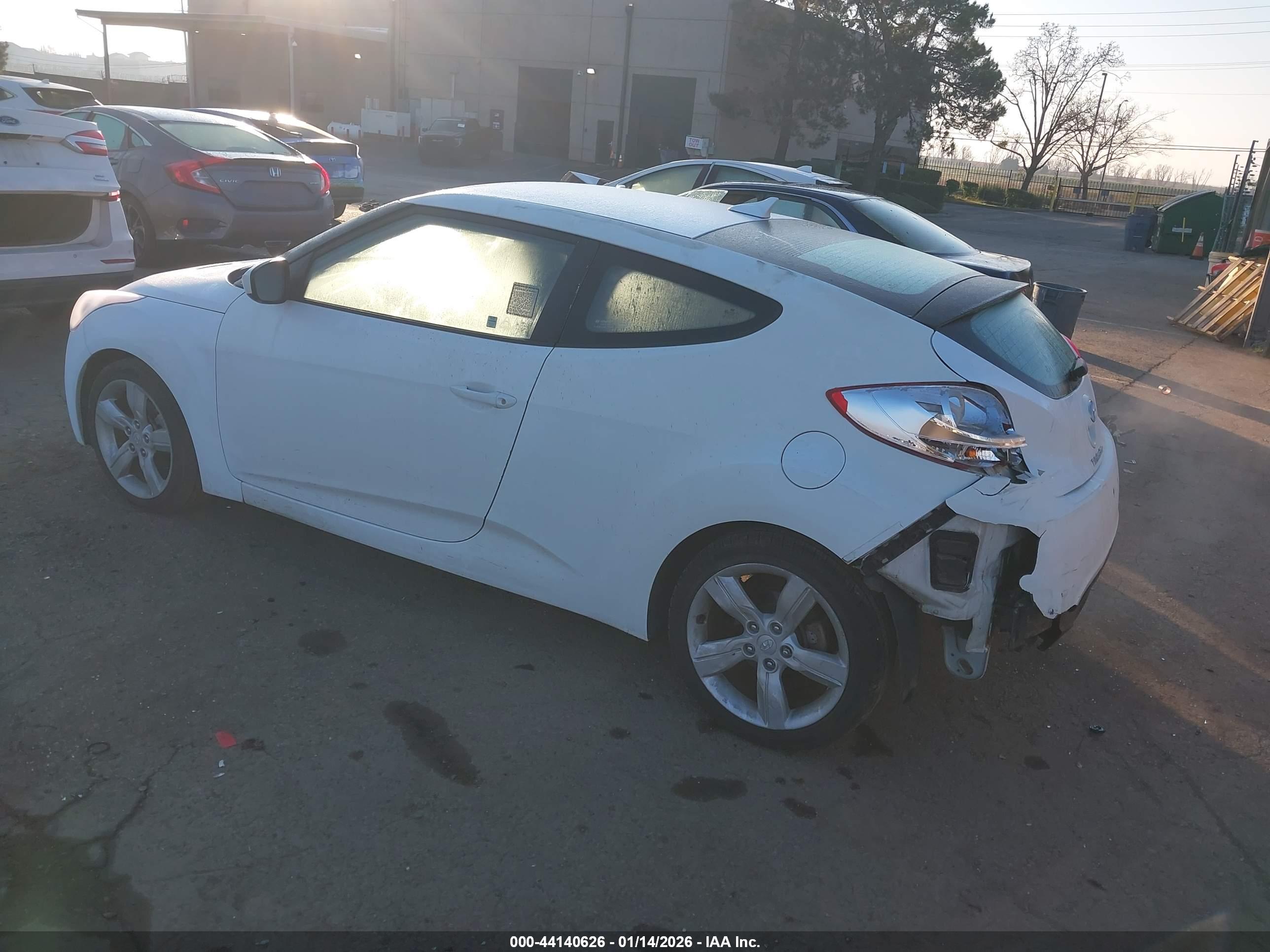 HYUNDAI VELOSTER image 3