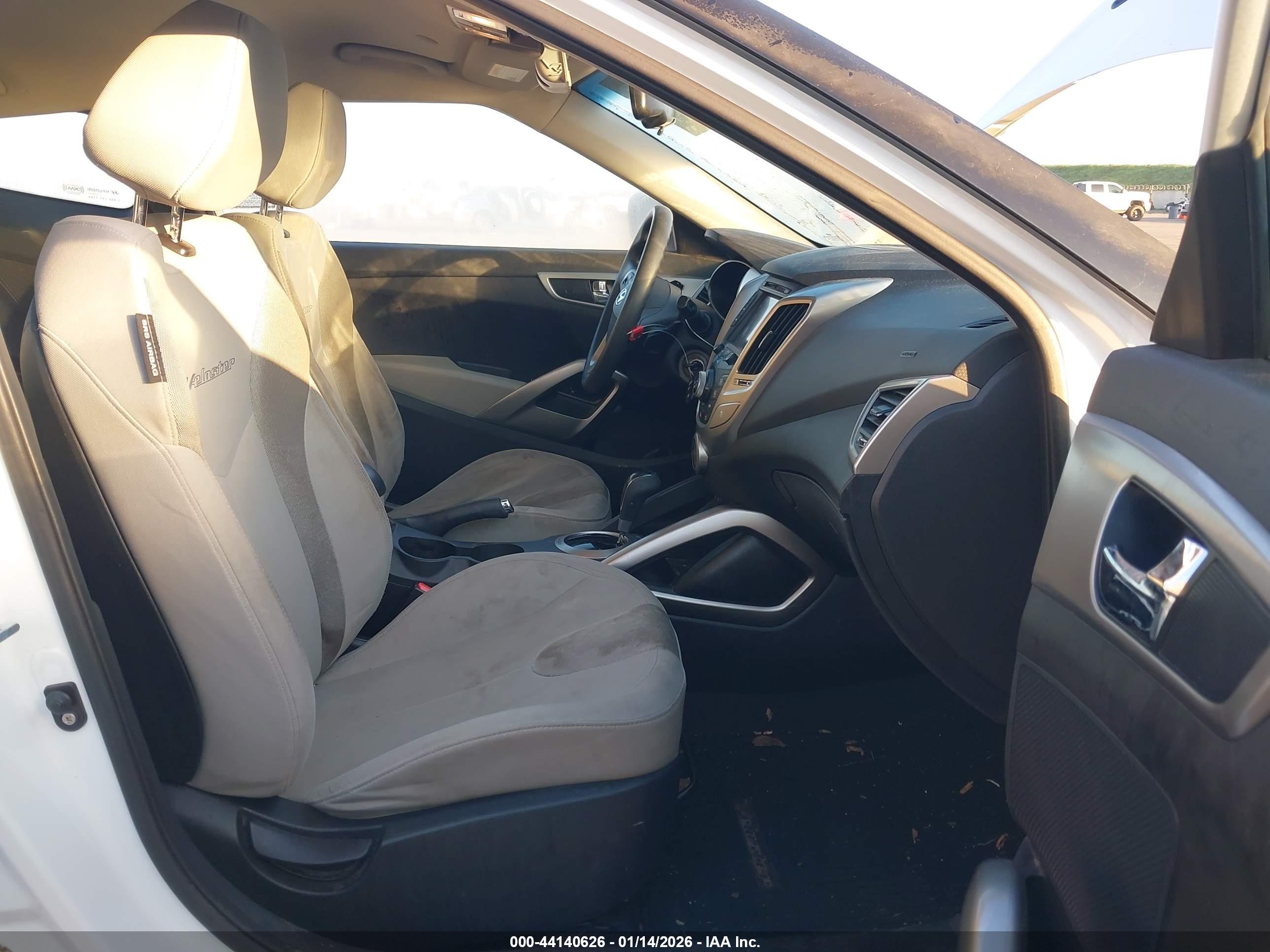HYUNDAI VELOSTER image 5