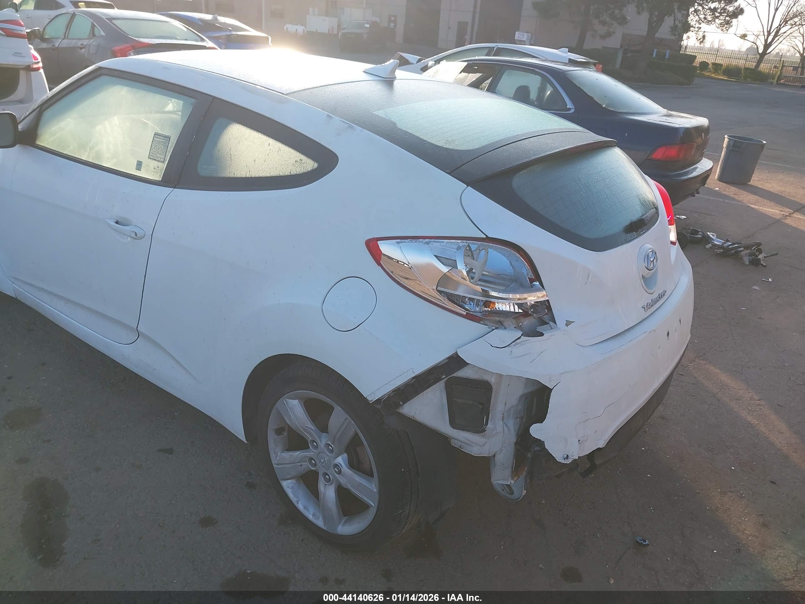 HYUNDAI VELOSTER image 6