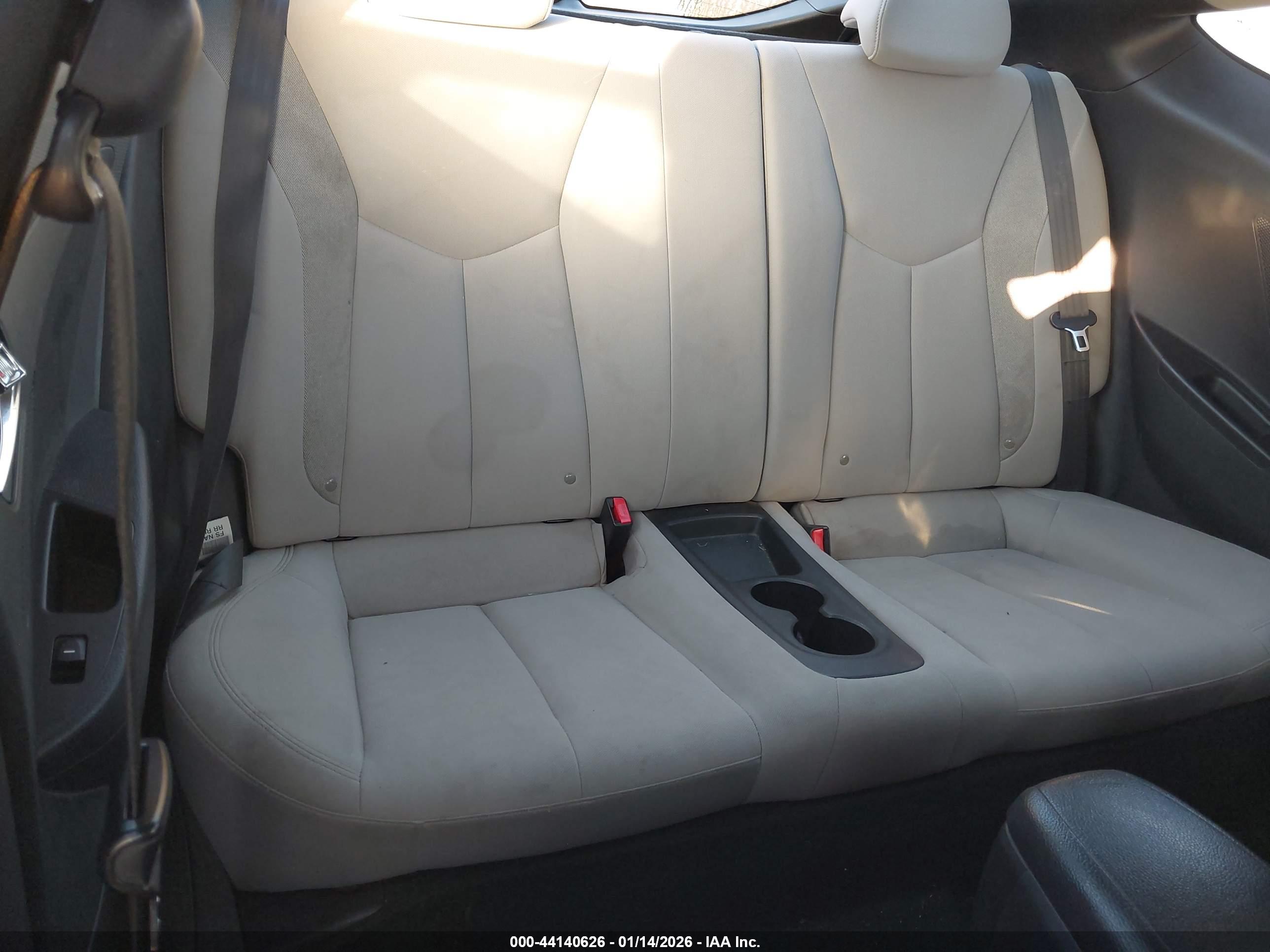 HYUNDAI VELOSTER image 8