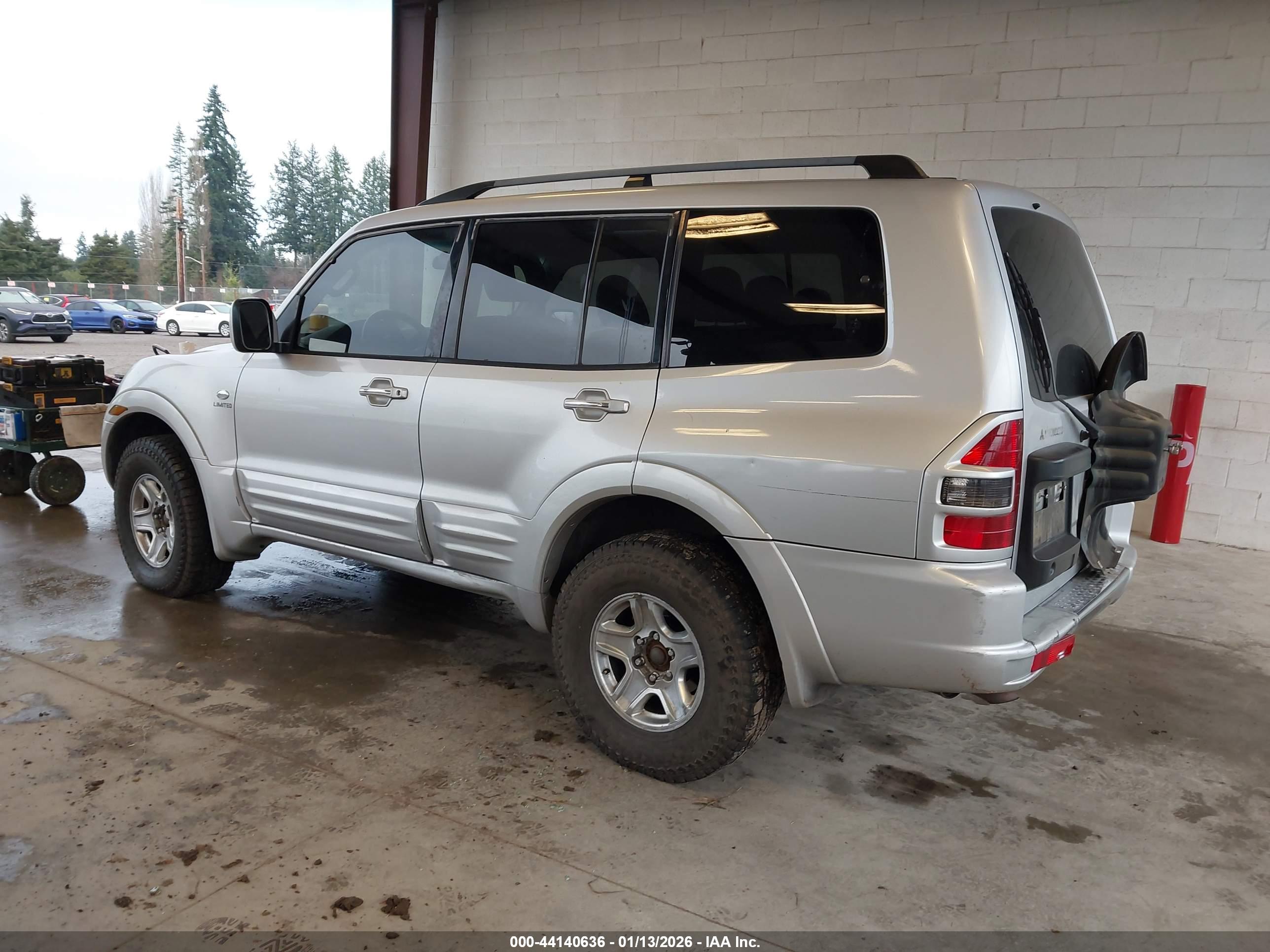 MITSUBISHI MONTERO image 3