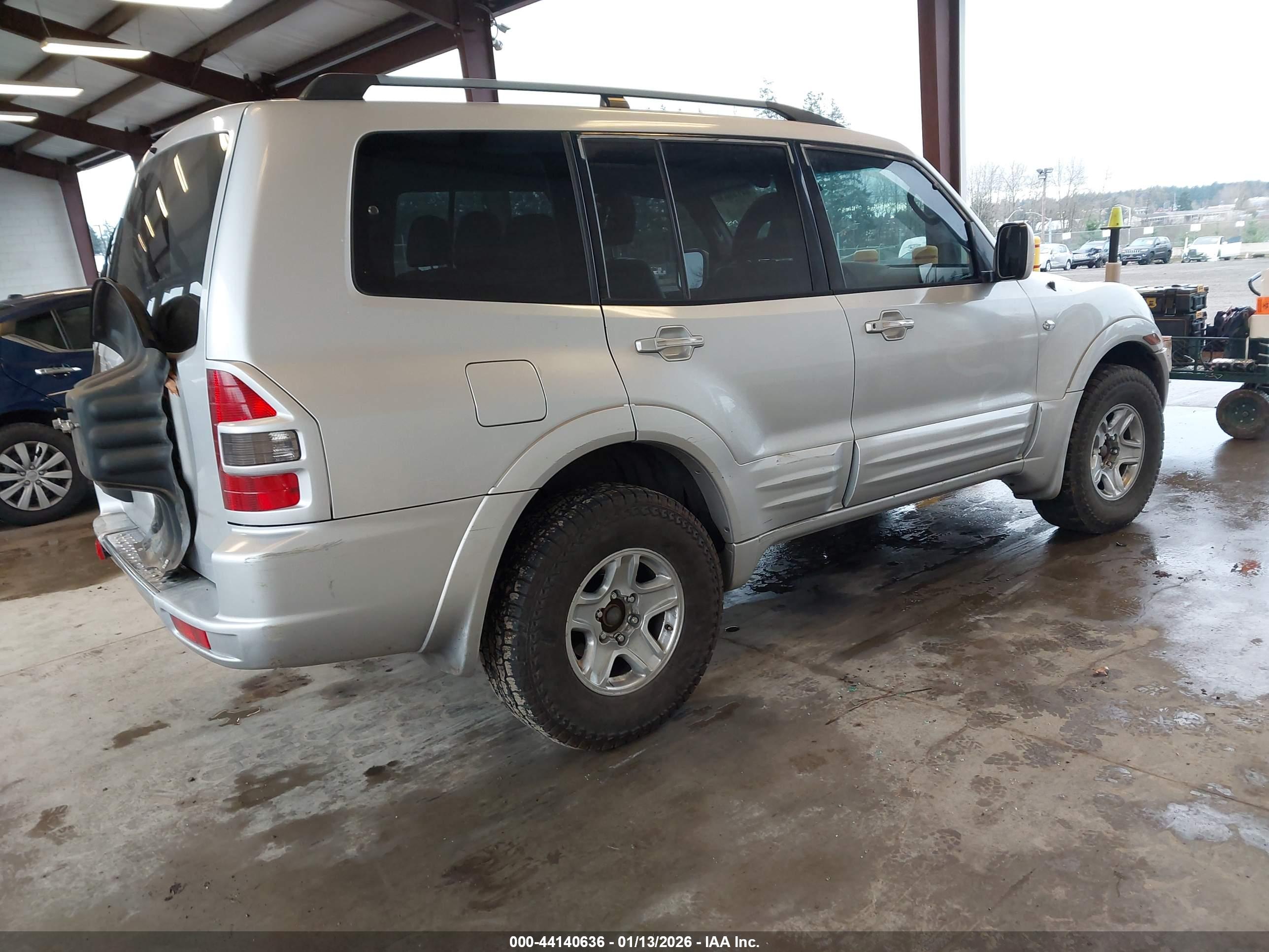 MITSUBISHI MONTERO image 4