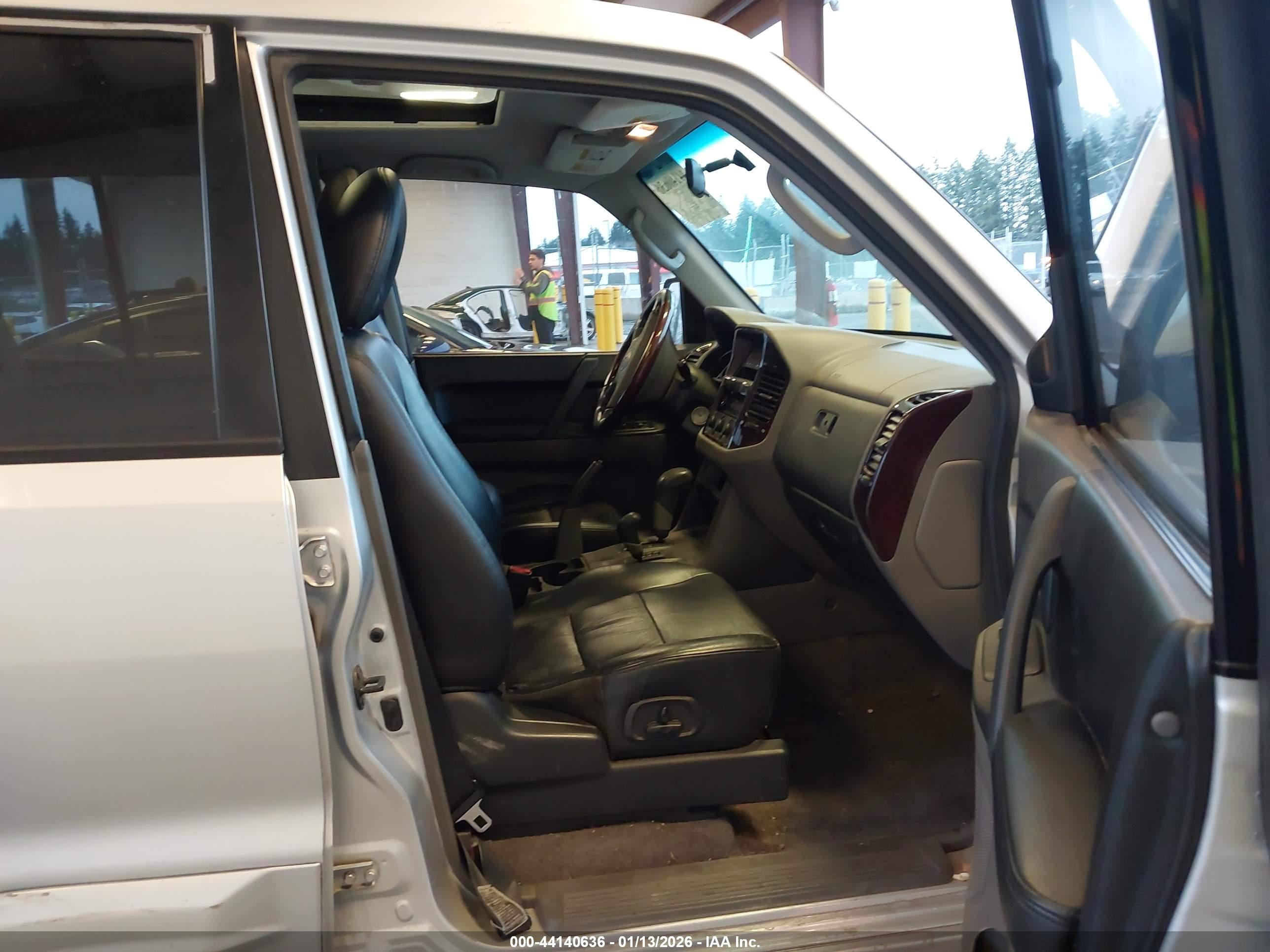 MITSUBISHI MONTERO image 5
