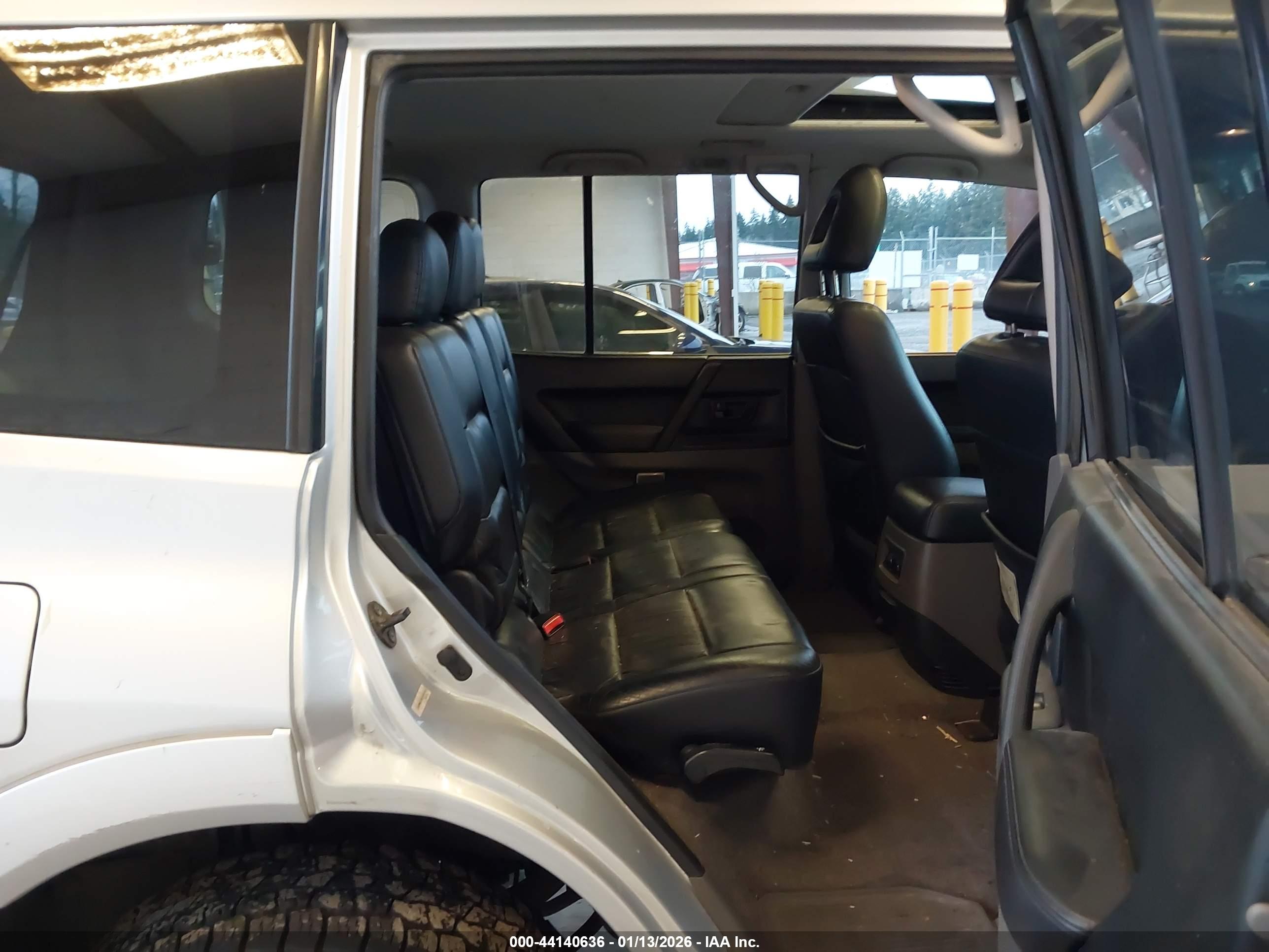 MITSUBISHI MONTERO image 8