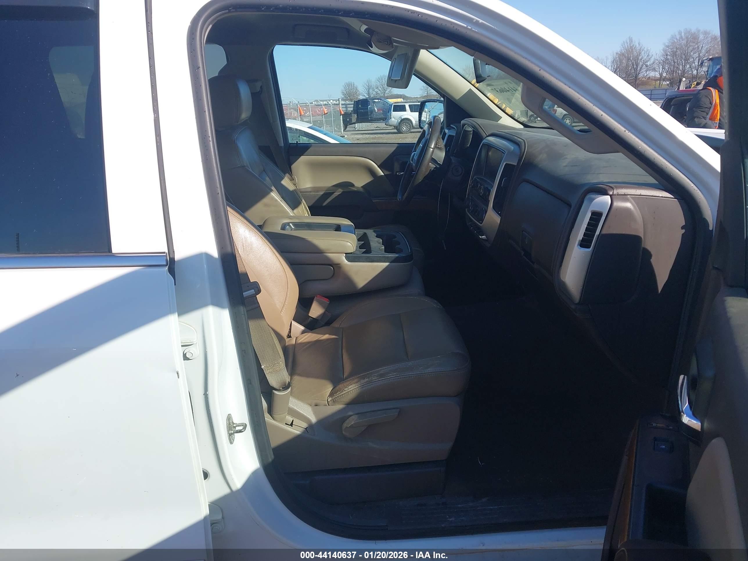 GMC SIERRA image 5