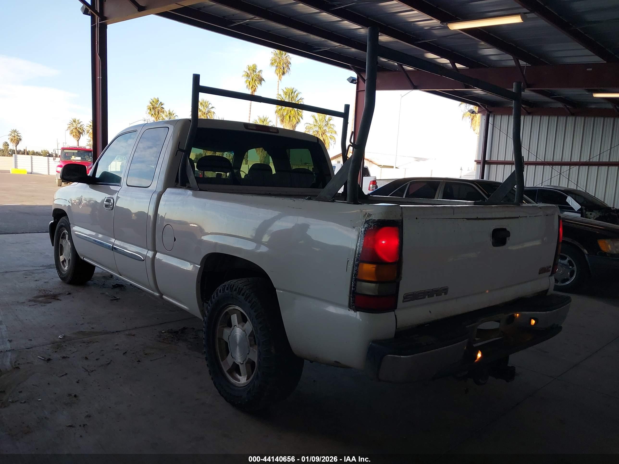 GMC SIERRA image 3