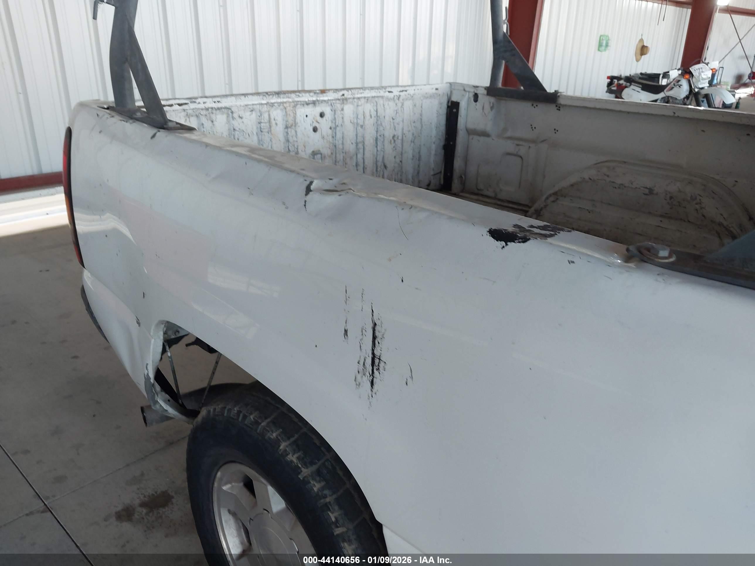 GMC SIERRA image 6