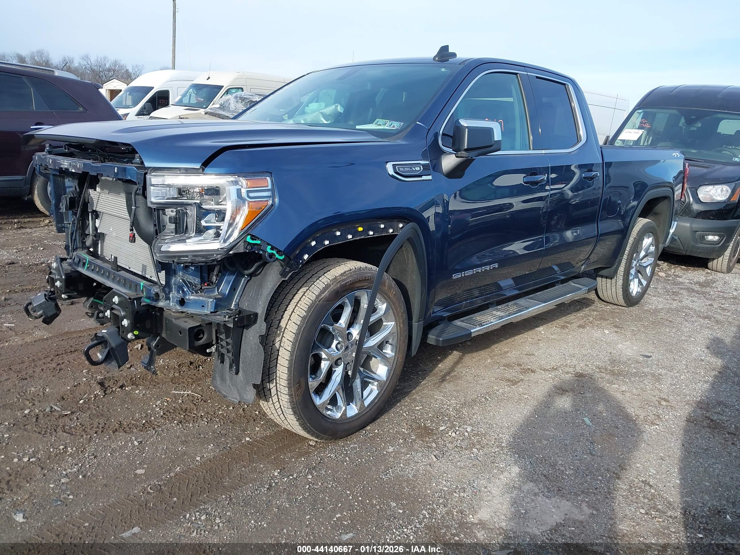 GMC SIERRA image 2