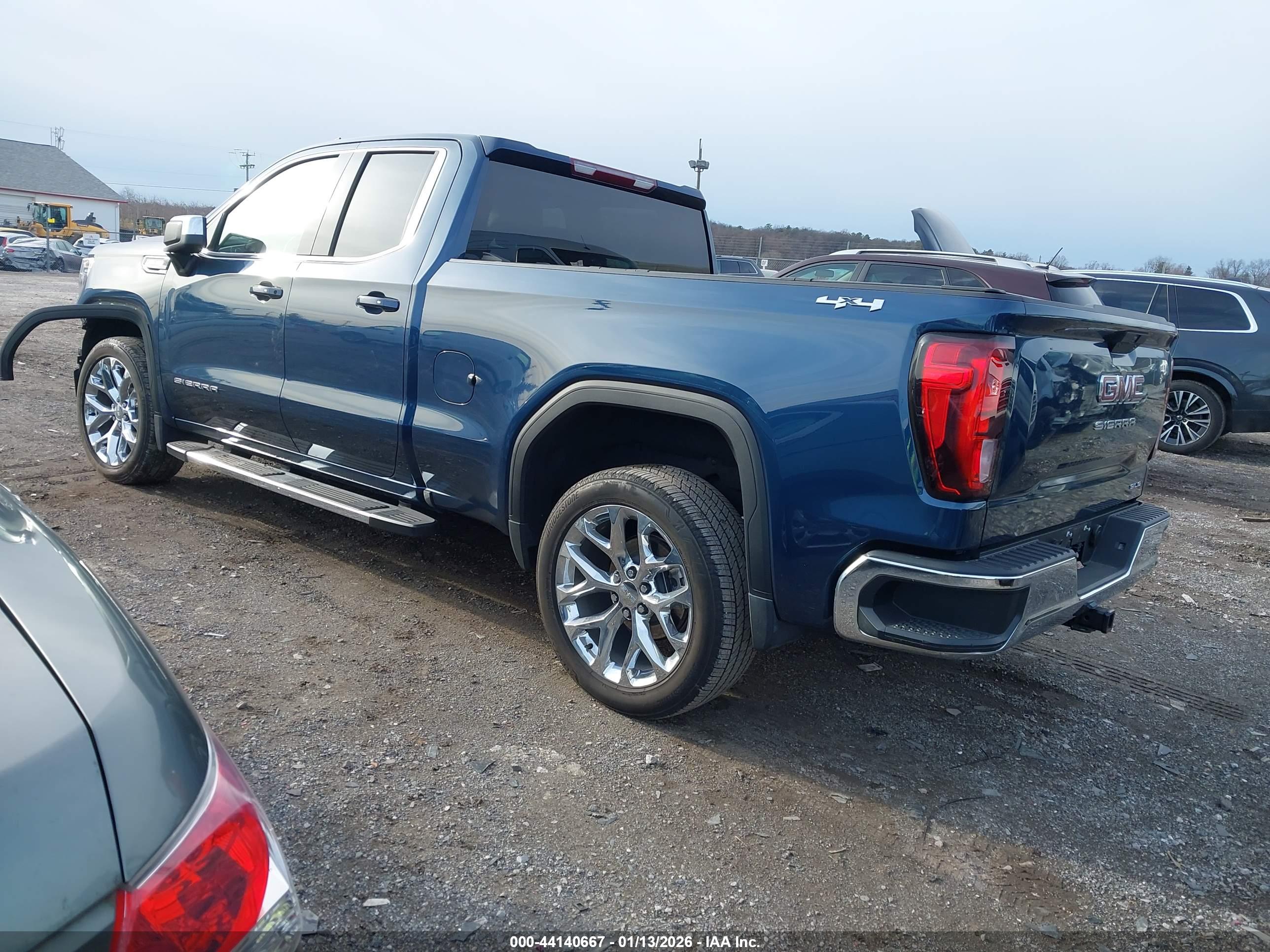 GMC SIERRA image 3