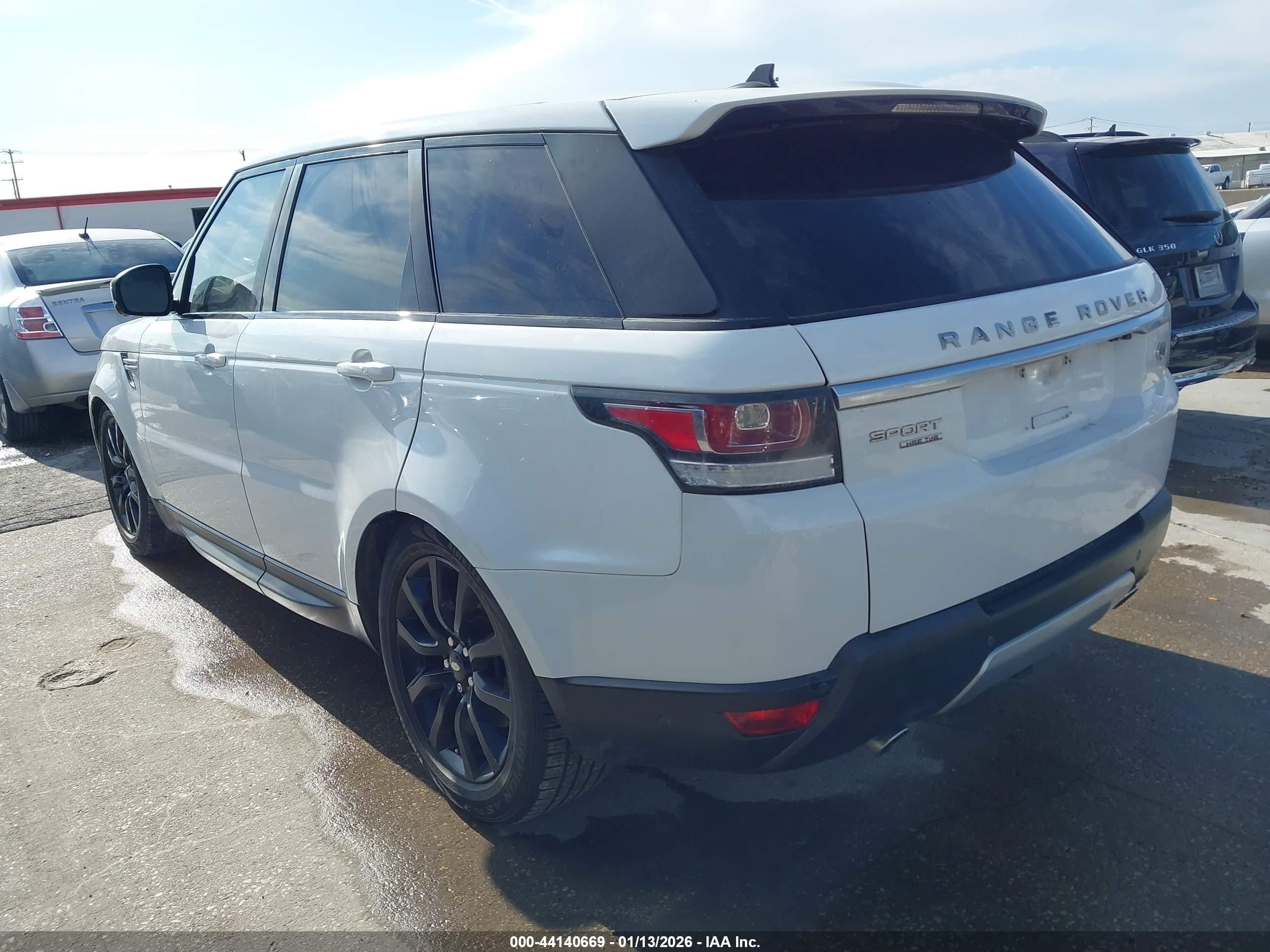 LAND ROVER image 3