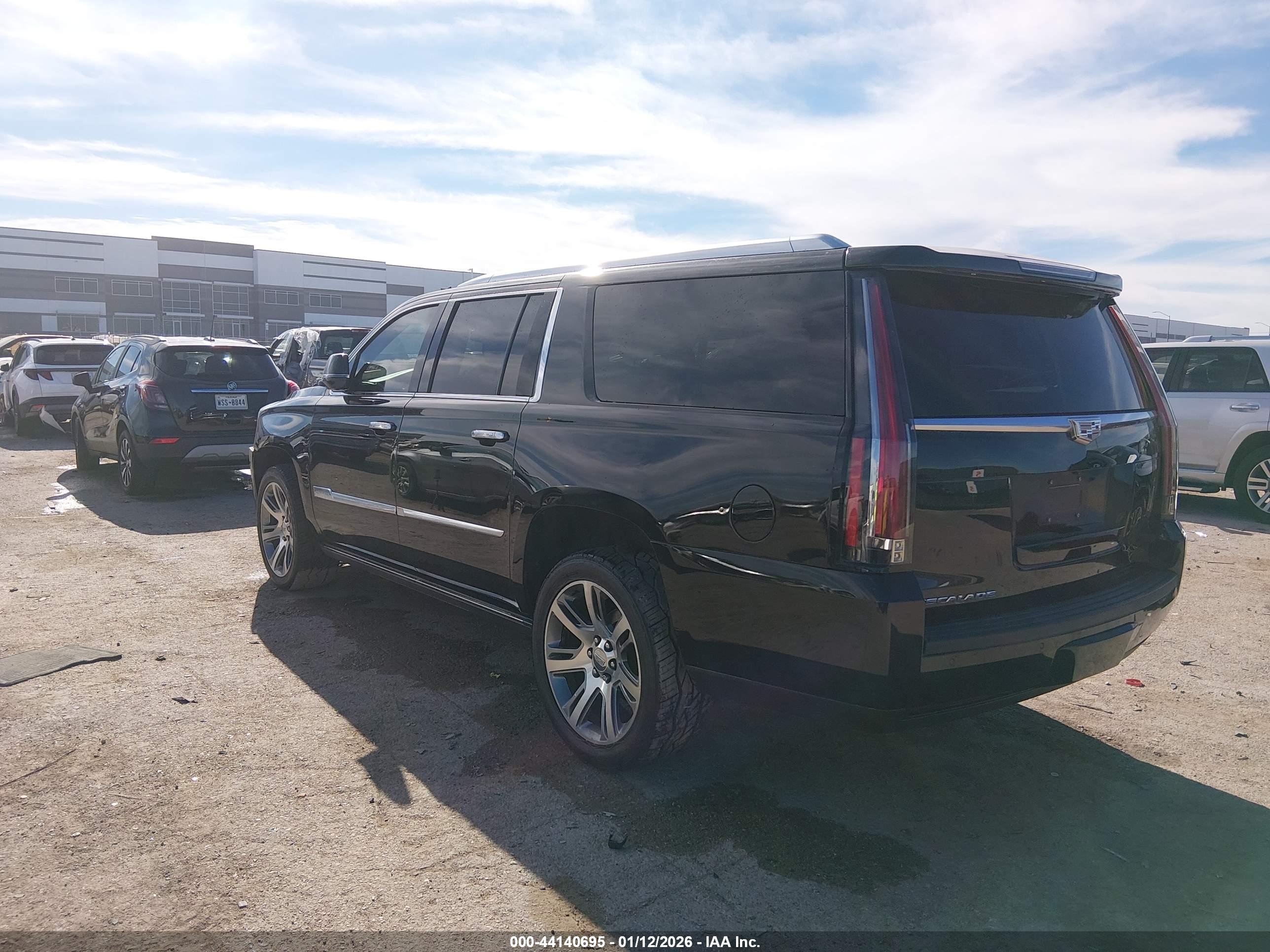 CADILLAC ESCALADE image 3