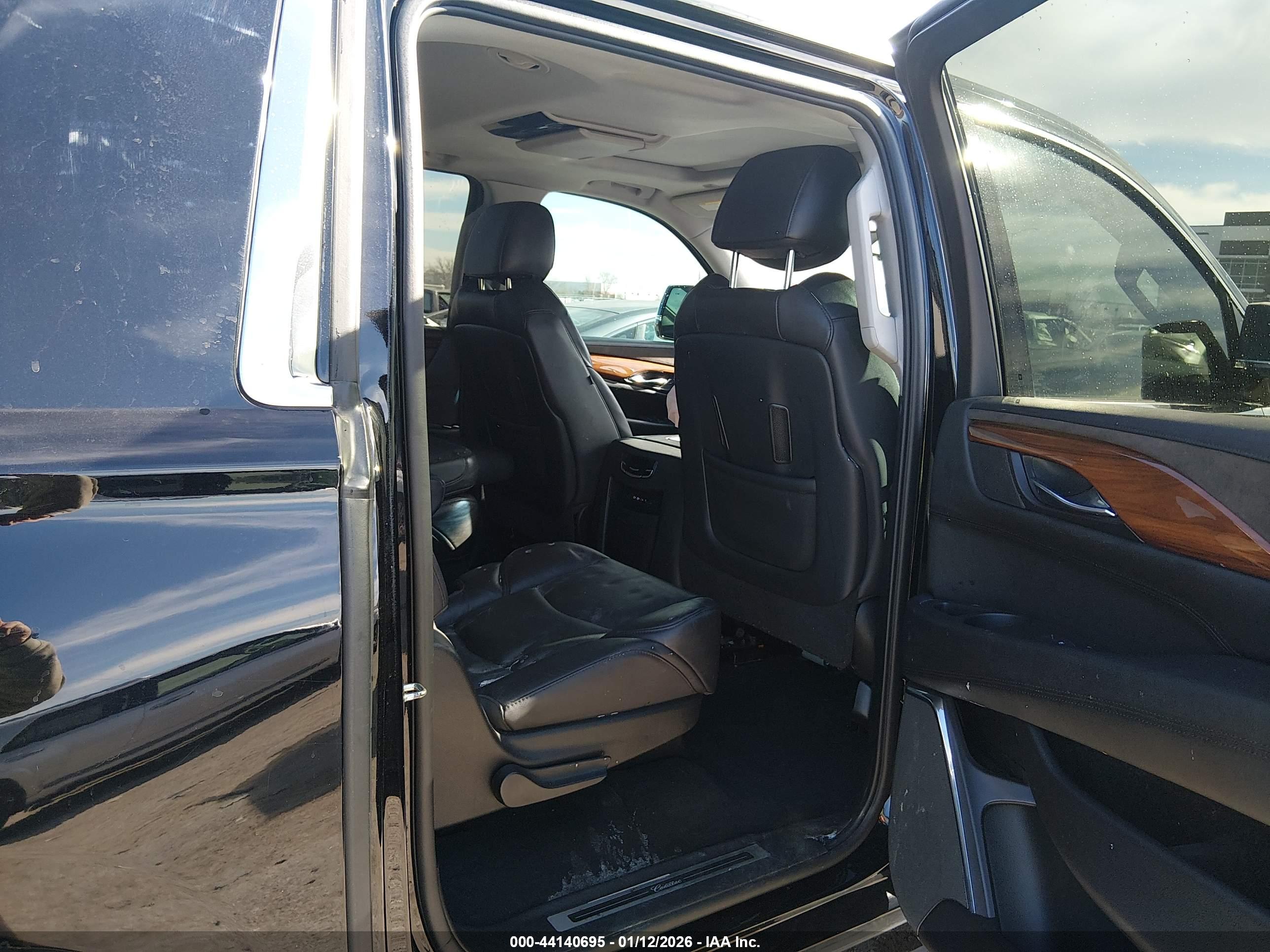 CADILLAC ESCALADE image 8