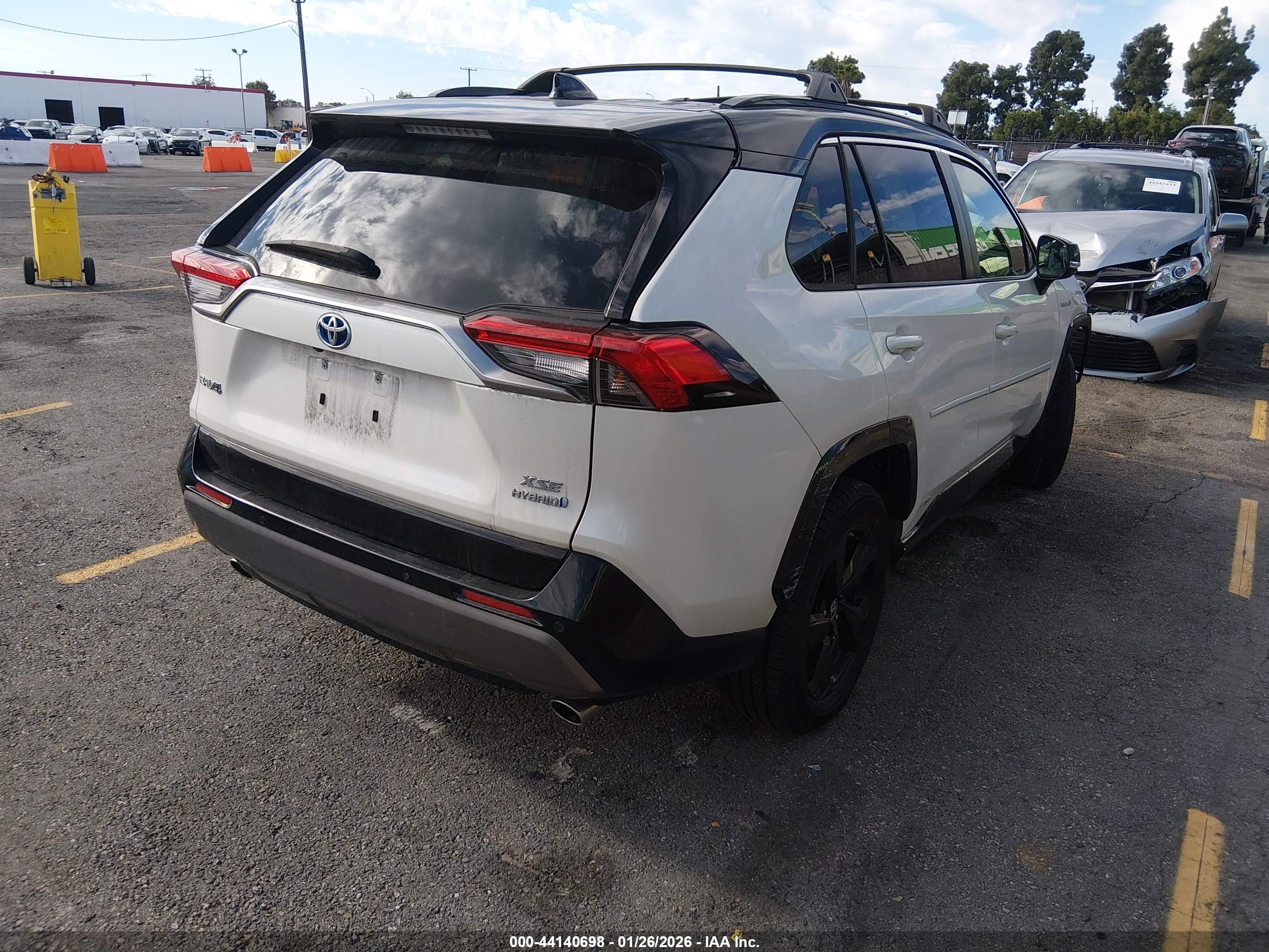 TOYOTA RAV4 image 4