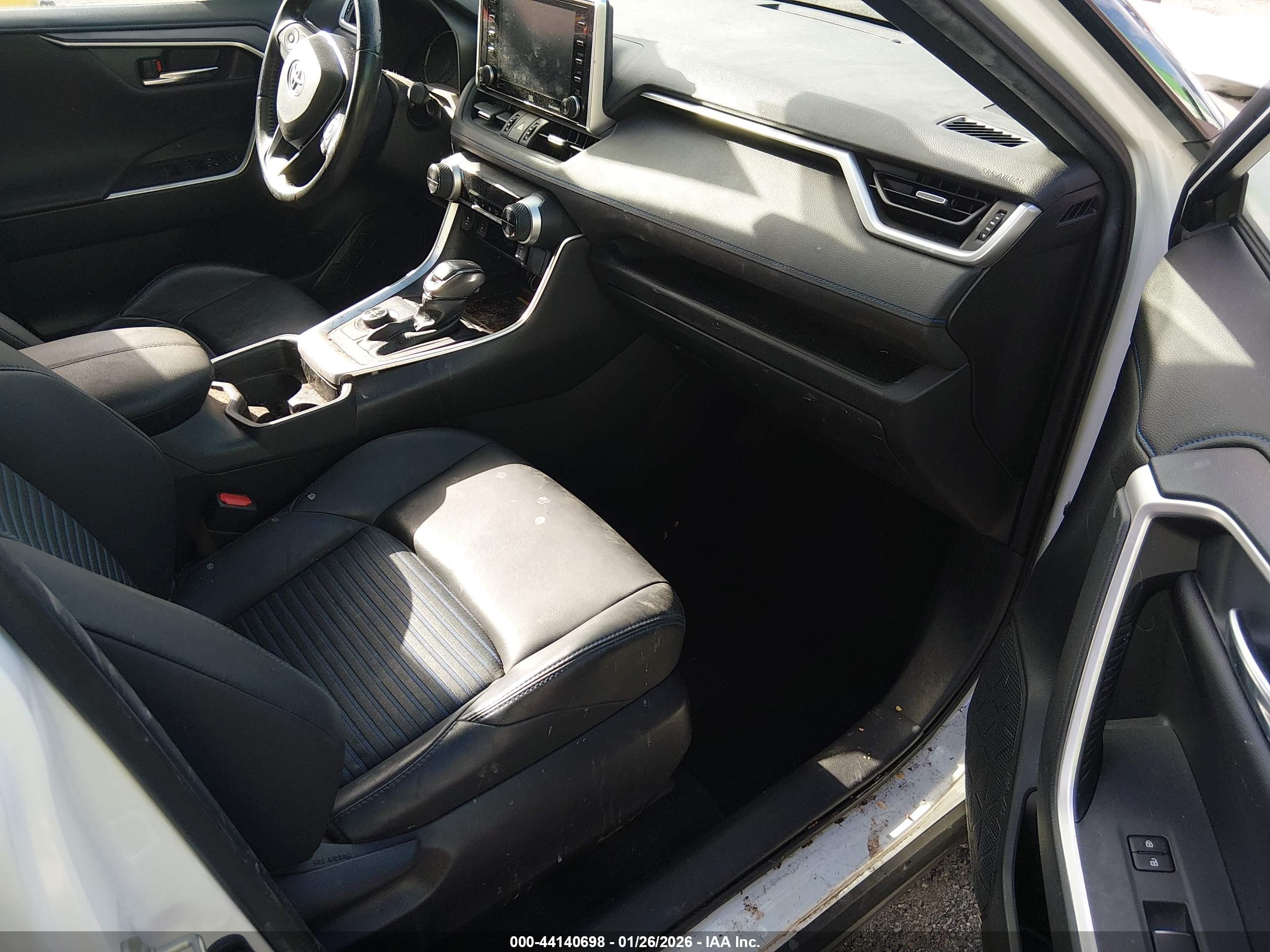 TOYOTA RAV4 image 5