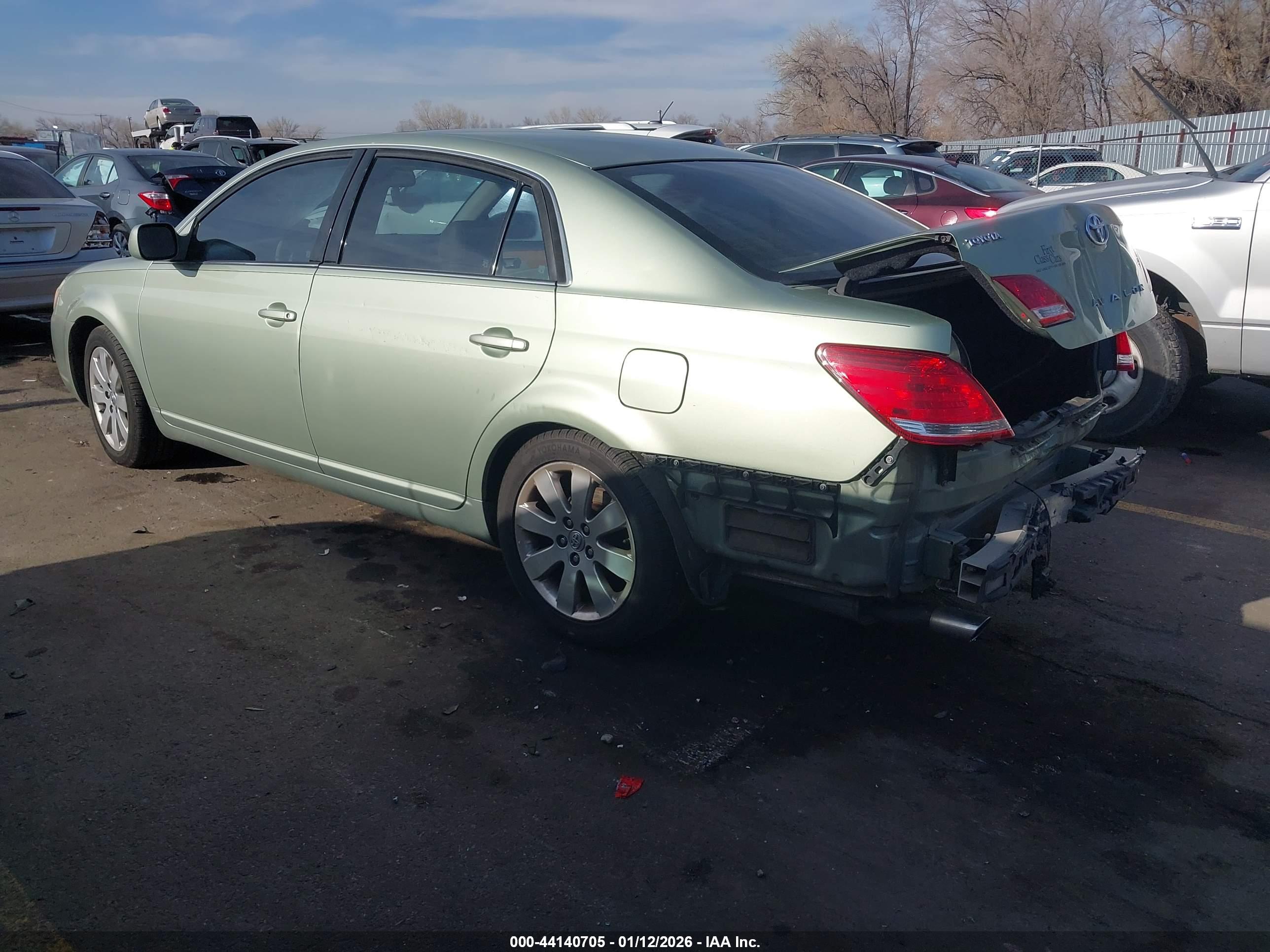 TOYOTA AVALON image 3