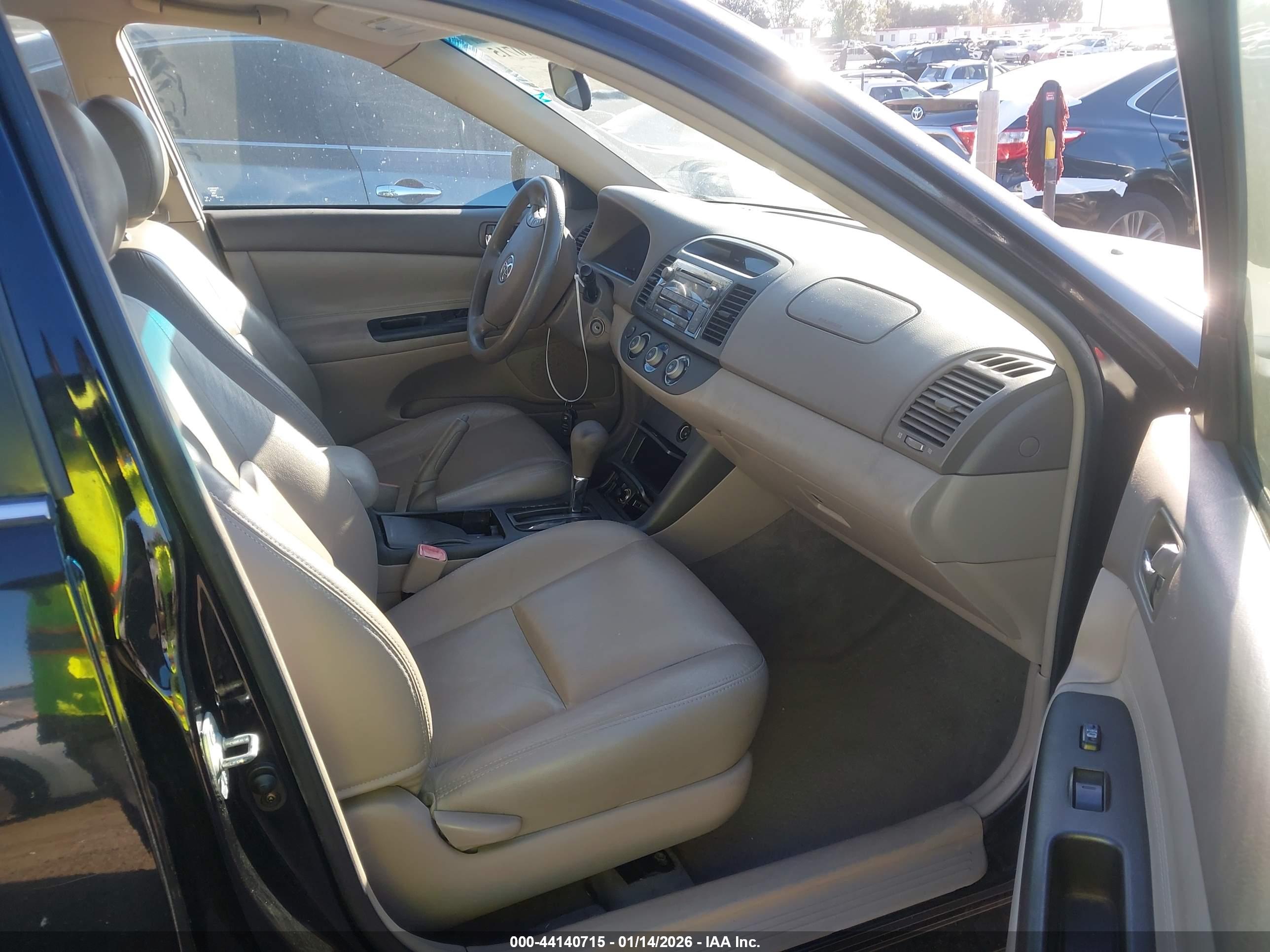 TOYOTA CAMRY image 5