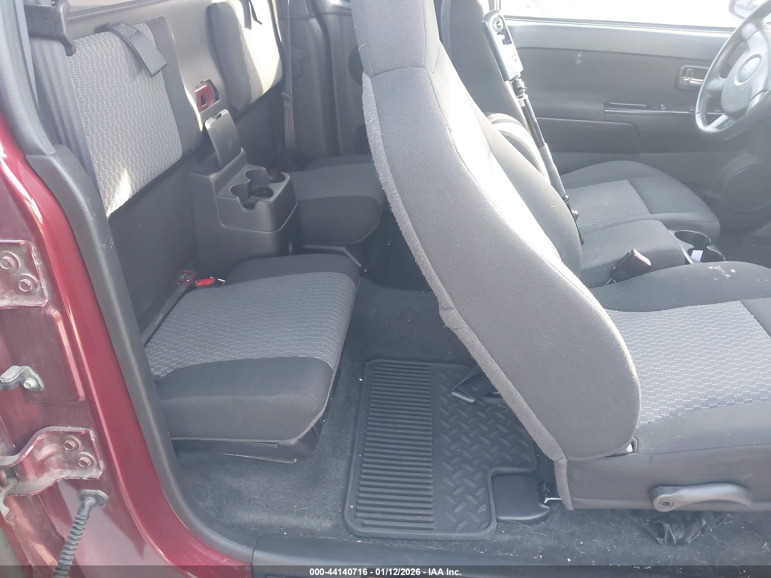 CHEVROLET COLORADO image 8