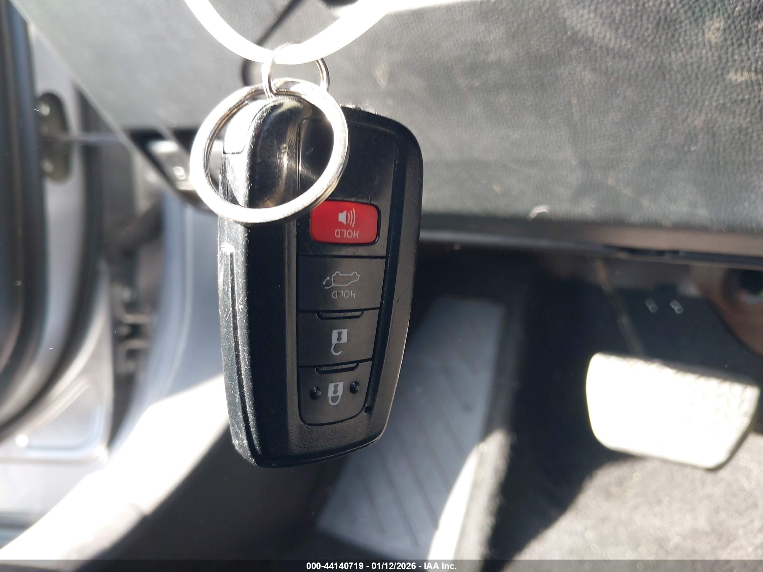 TOYOTA RAV4 image 11