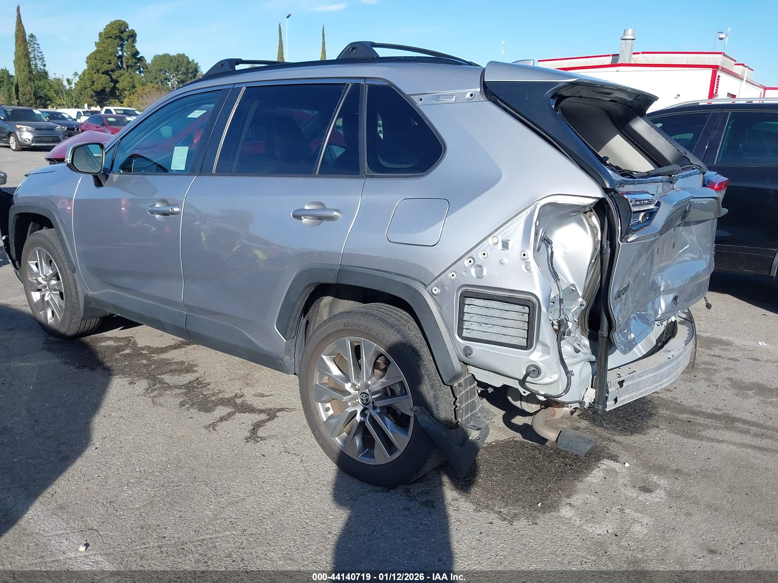 TOYOTA RAV4 image 3