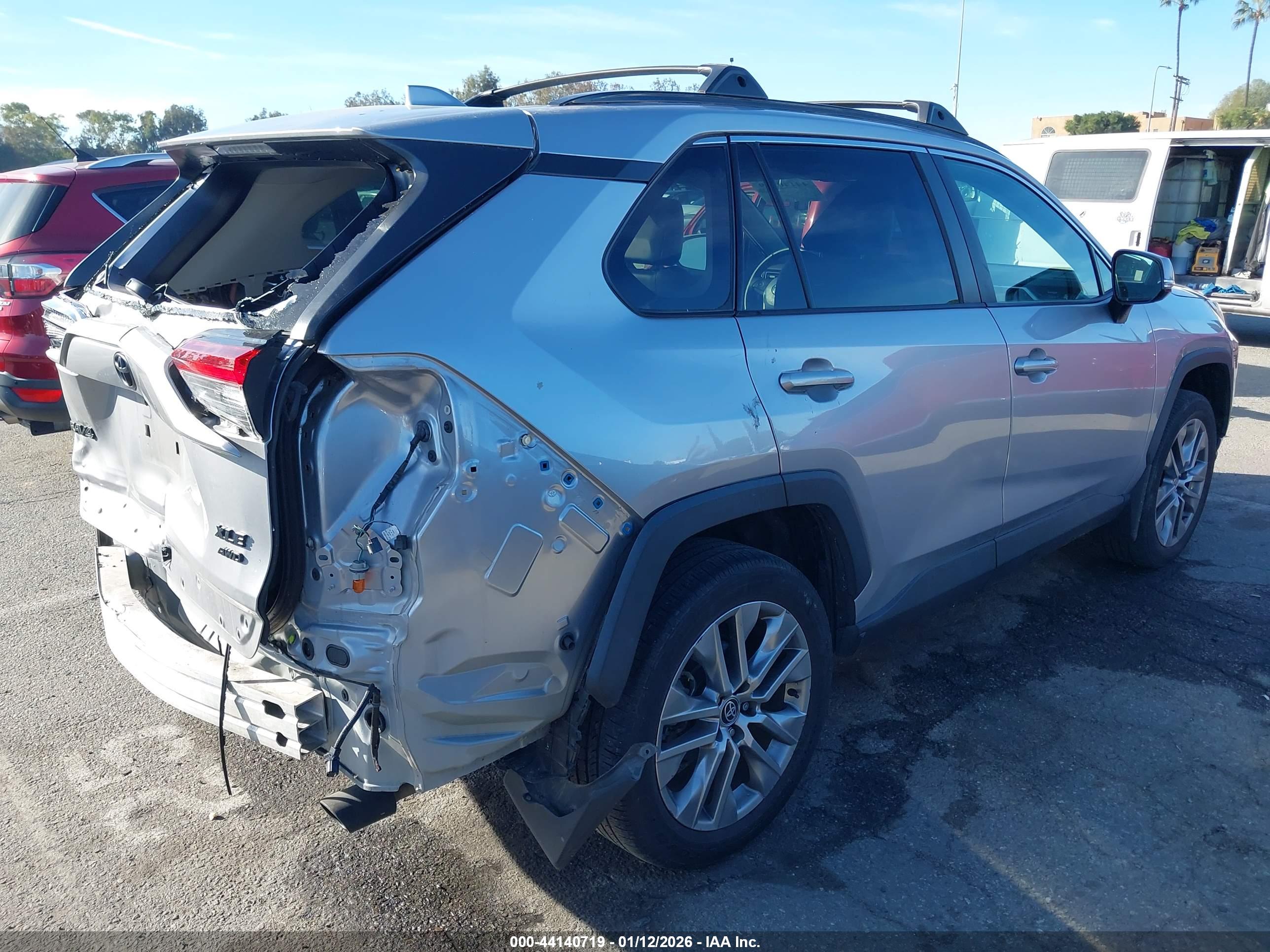 TOYOTA RAV4 image 4