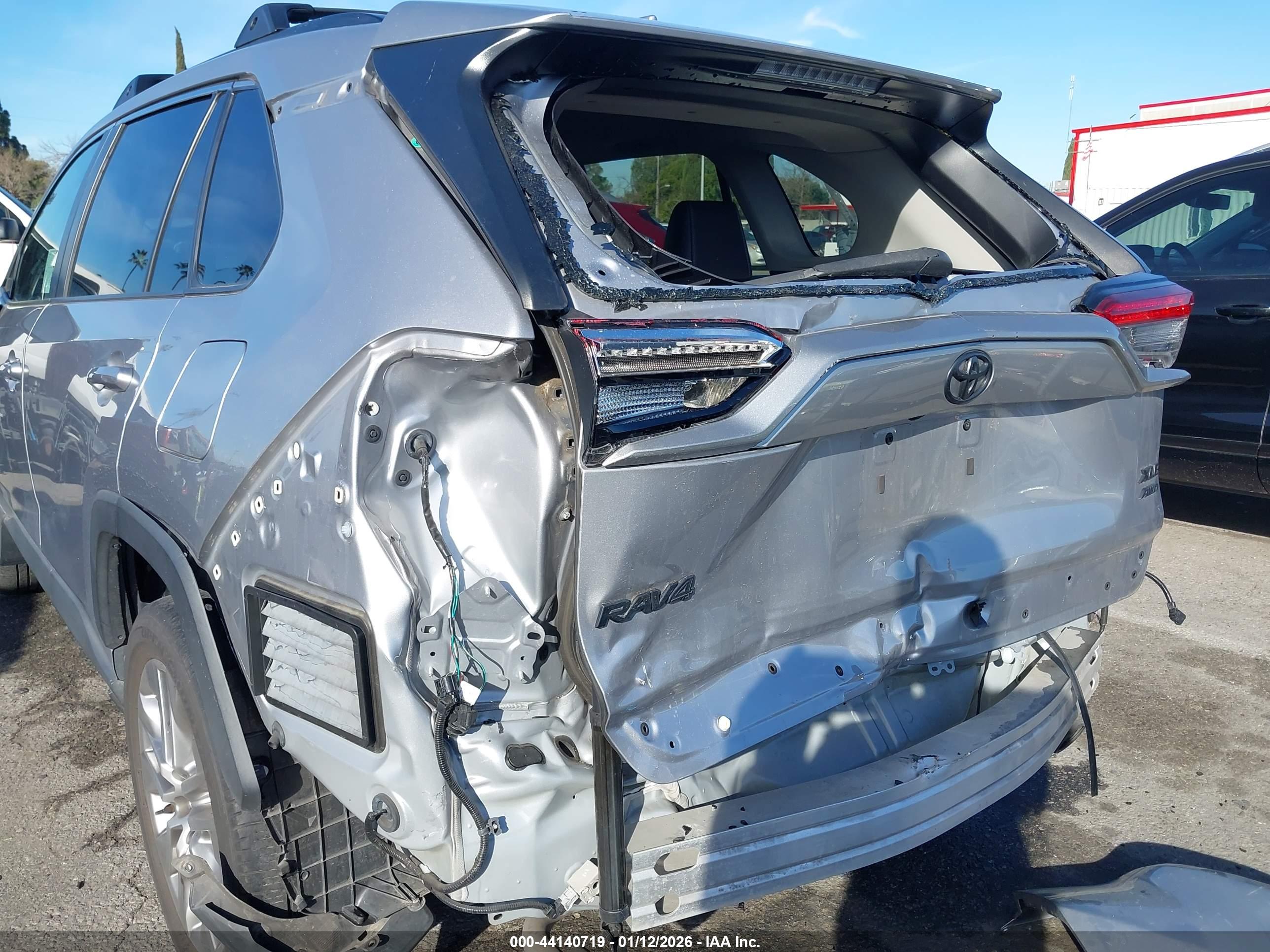 TOYOTA RAV4 image 6