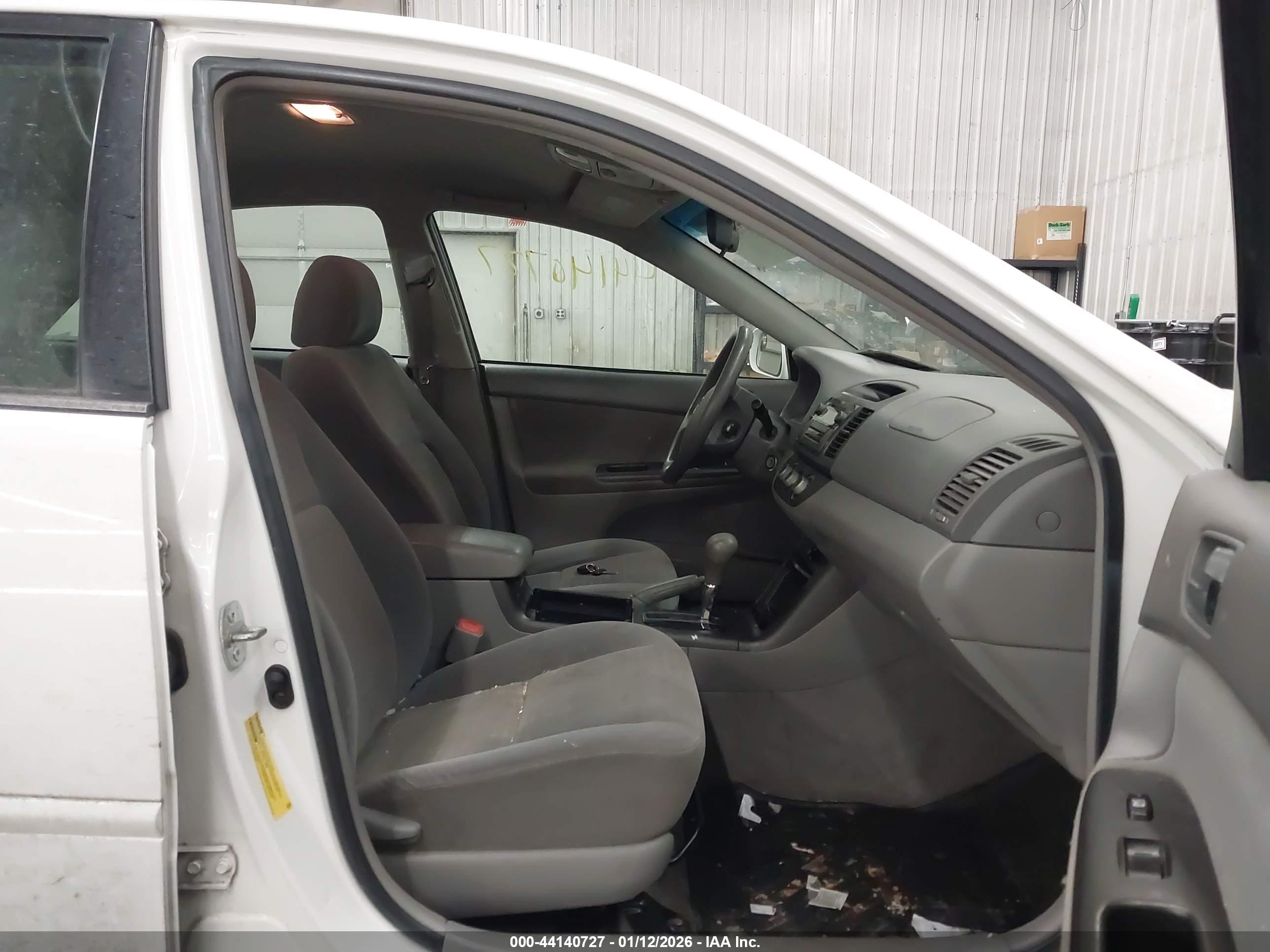 TOYOTA CAMRY image 5