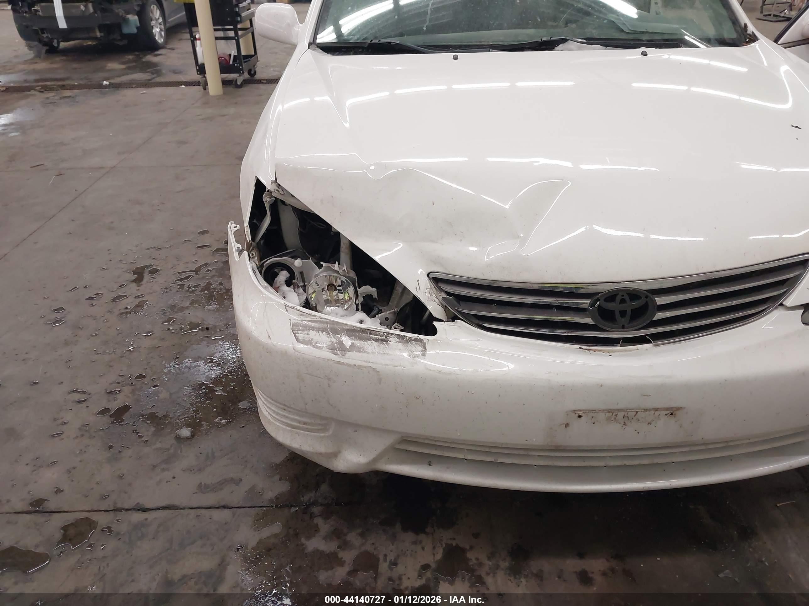 TOYOTA CAMRY image 6