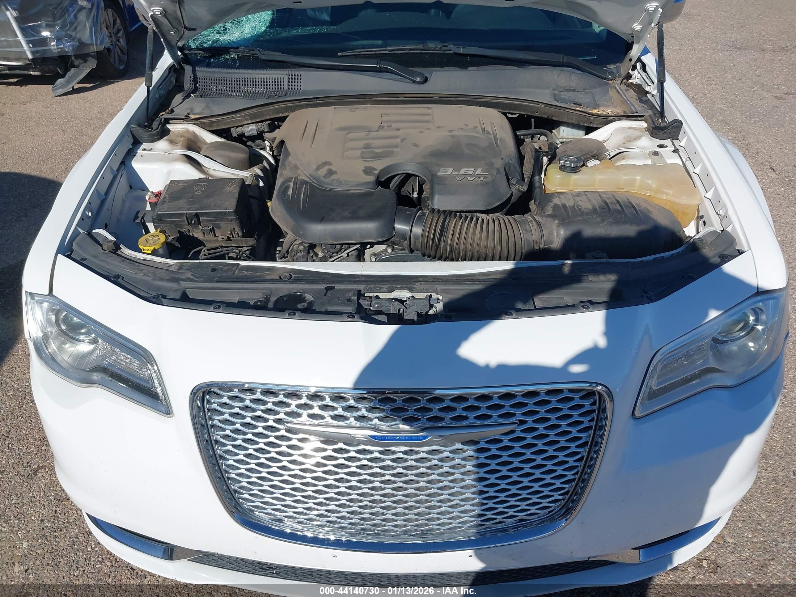 CHRYSLER 300 image 10