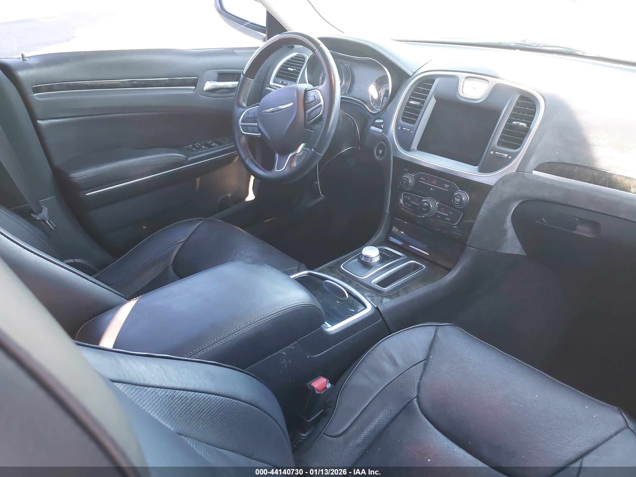 CHRYSLER 300 image 5