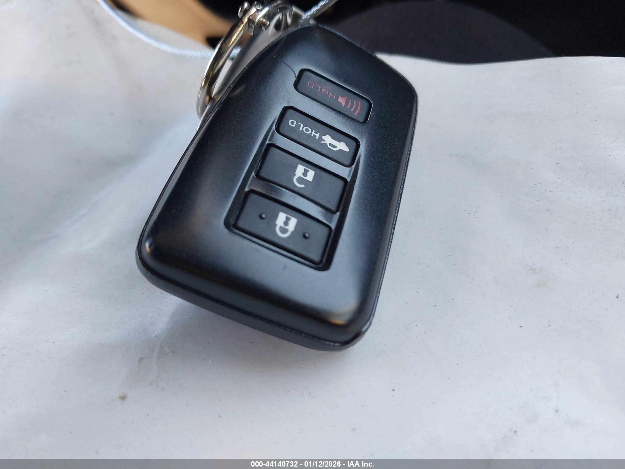 LEXUS IS image 11