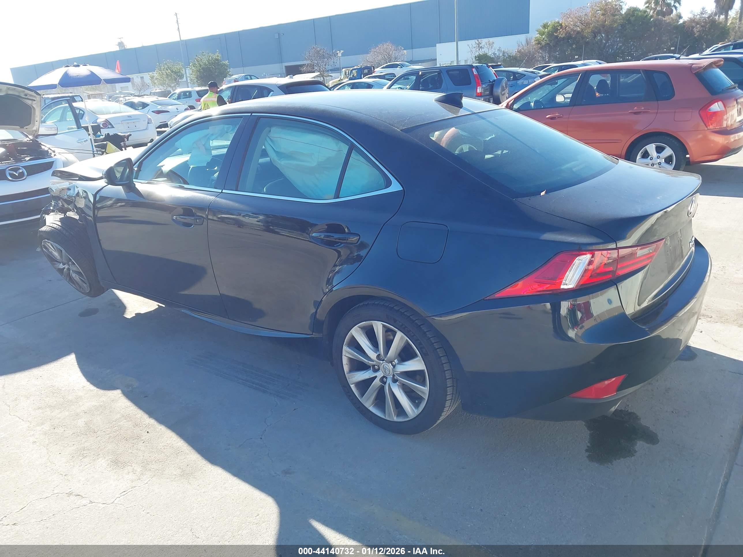 LEXUS IS image 3