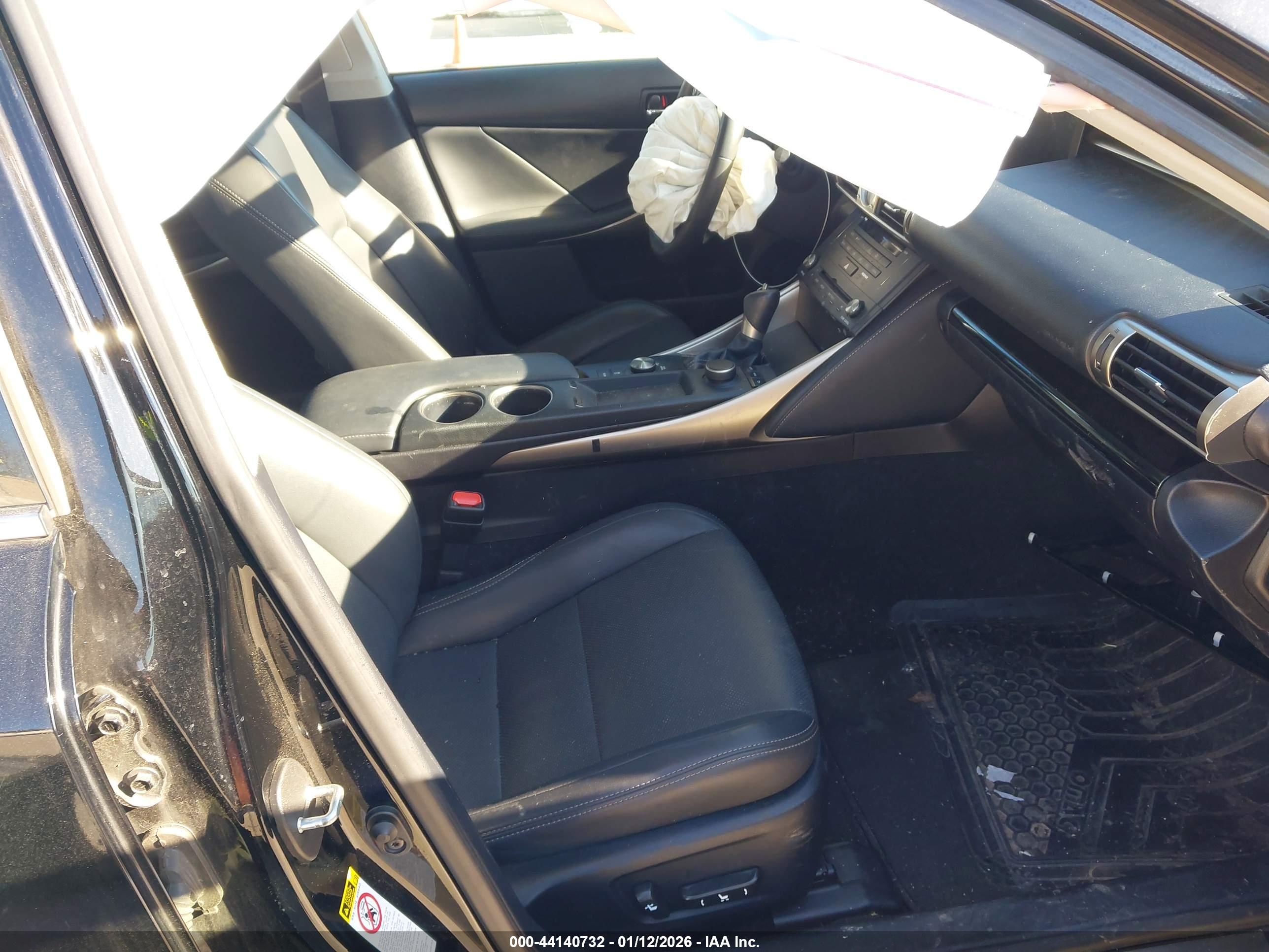 LEXUS IS image 5
