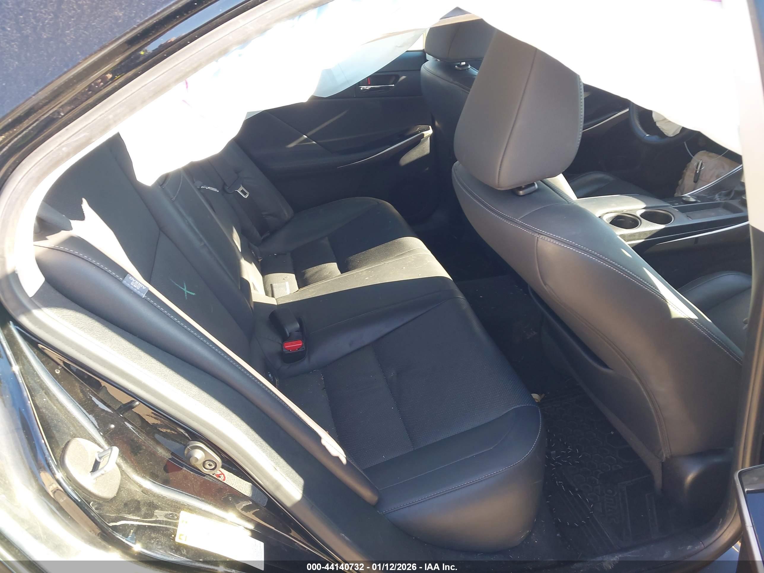 LEXUS IS image 8