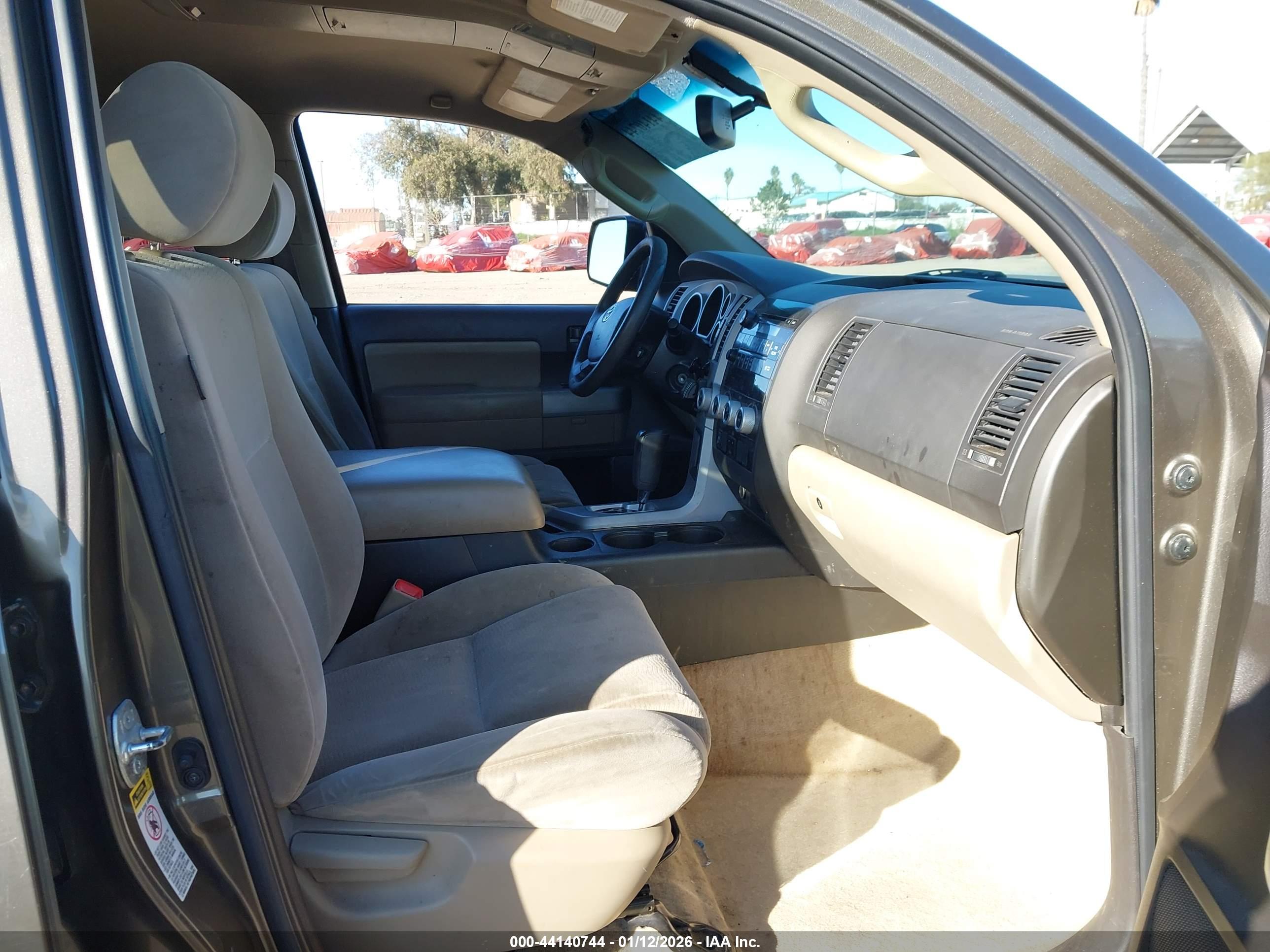 TOYOTA SEQUOIA image 5
