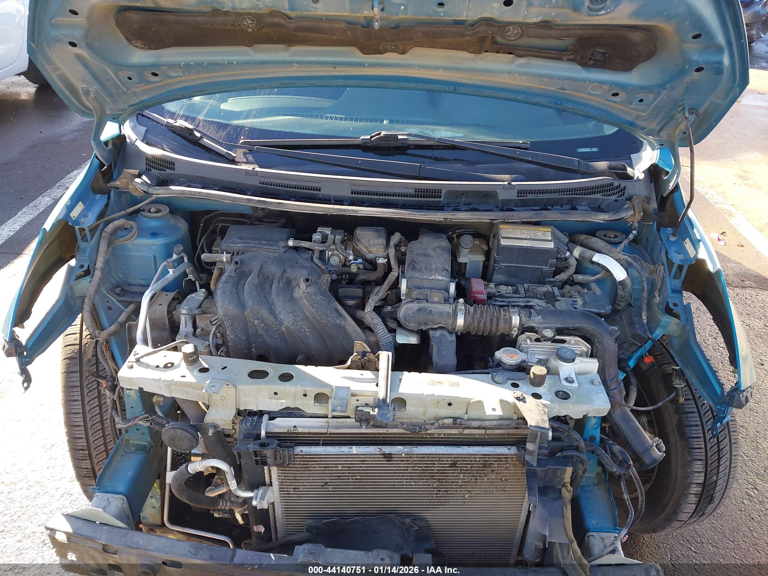 NISSAN VERSA image 10