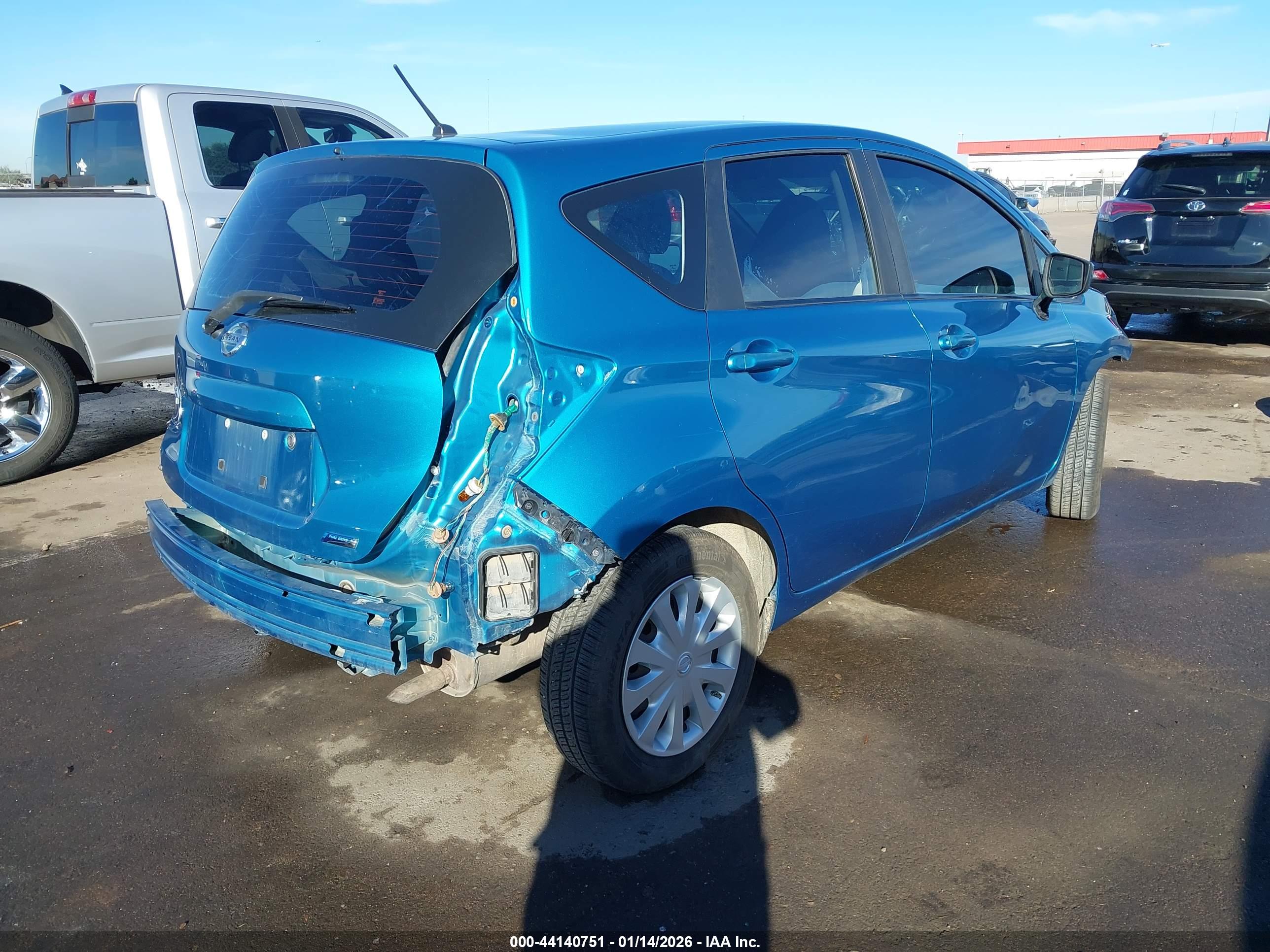 NISSAN VERSA image 4