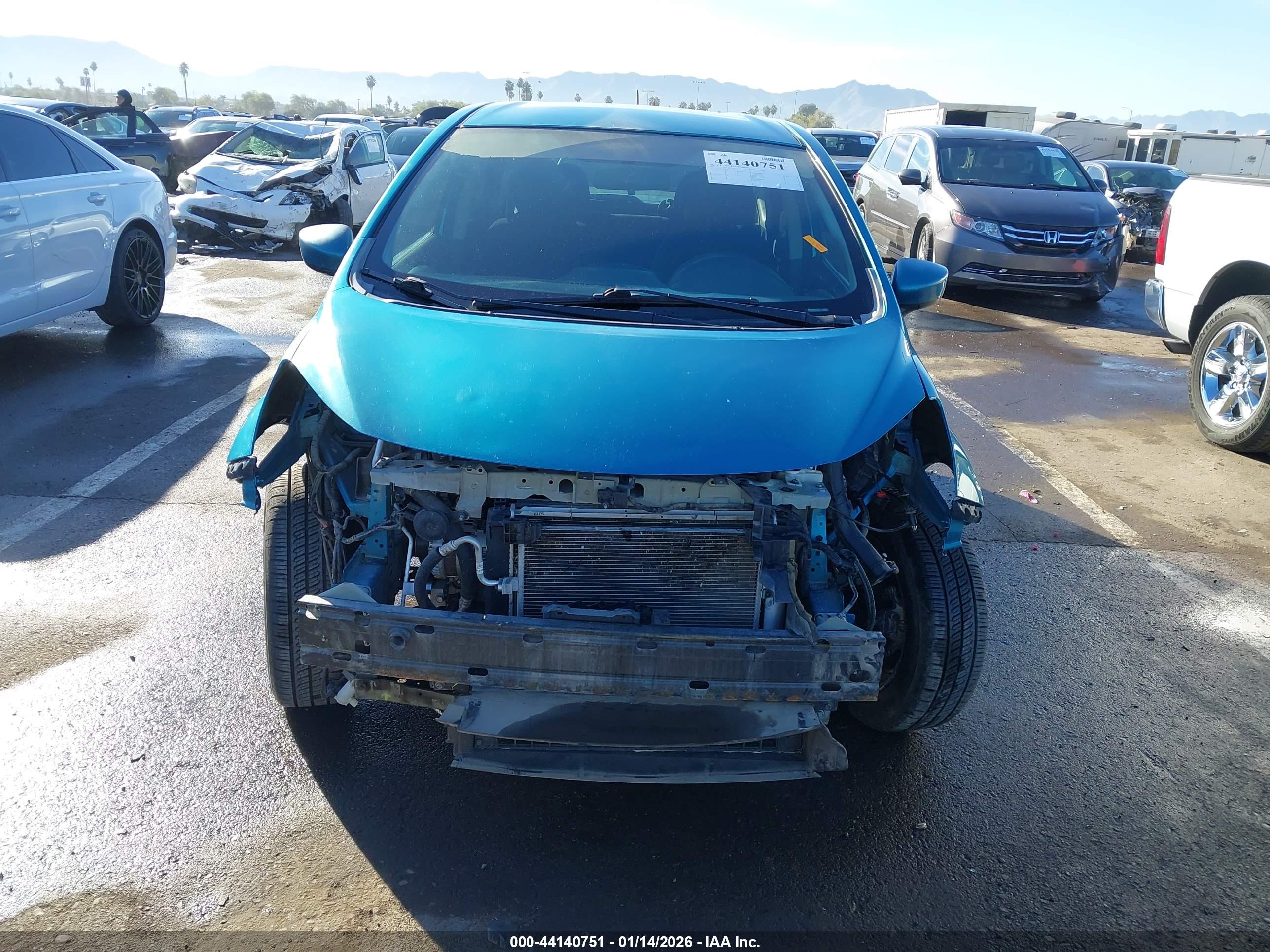 NISSAN VERSA image 6