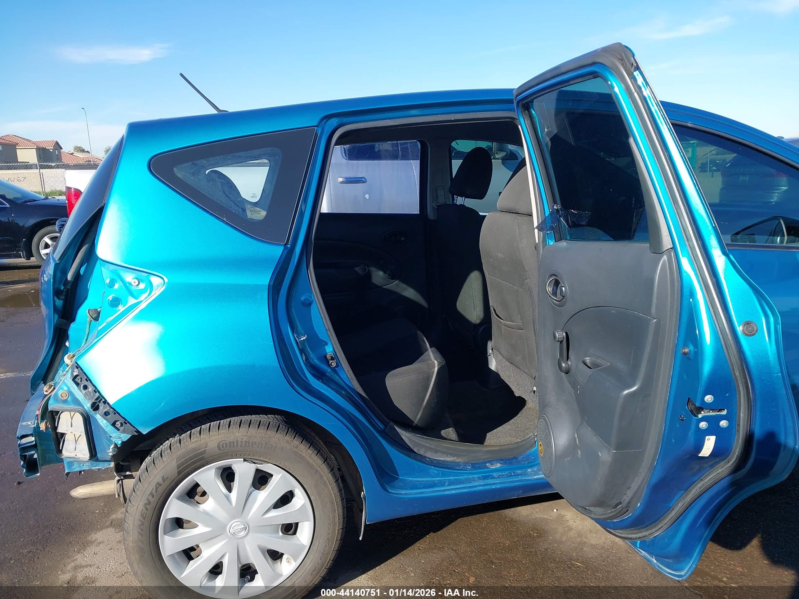 NISSAN VERSA image 8