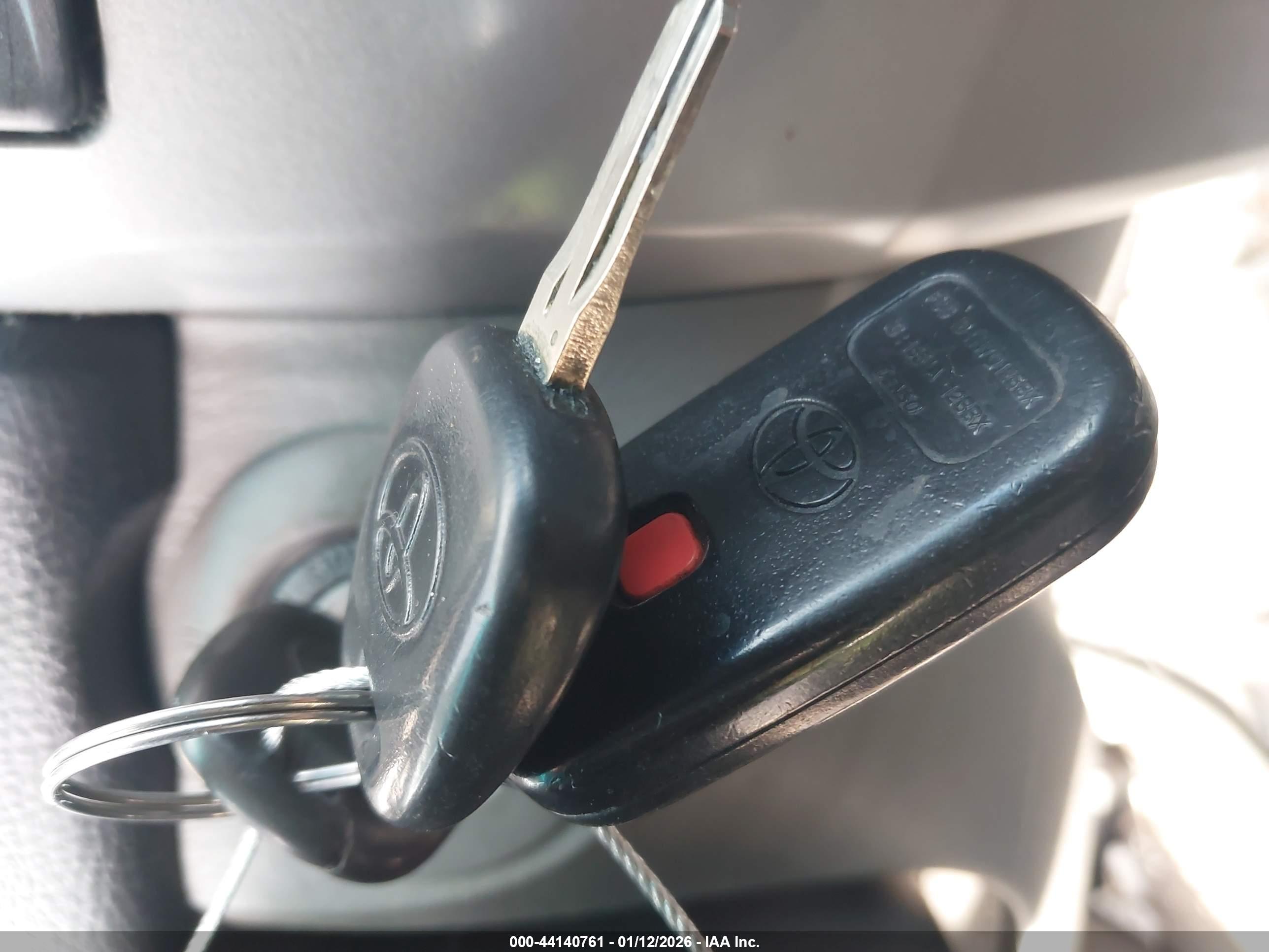 TOYOTA 4RUNNER image 11