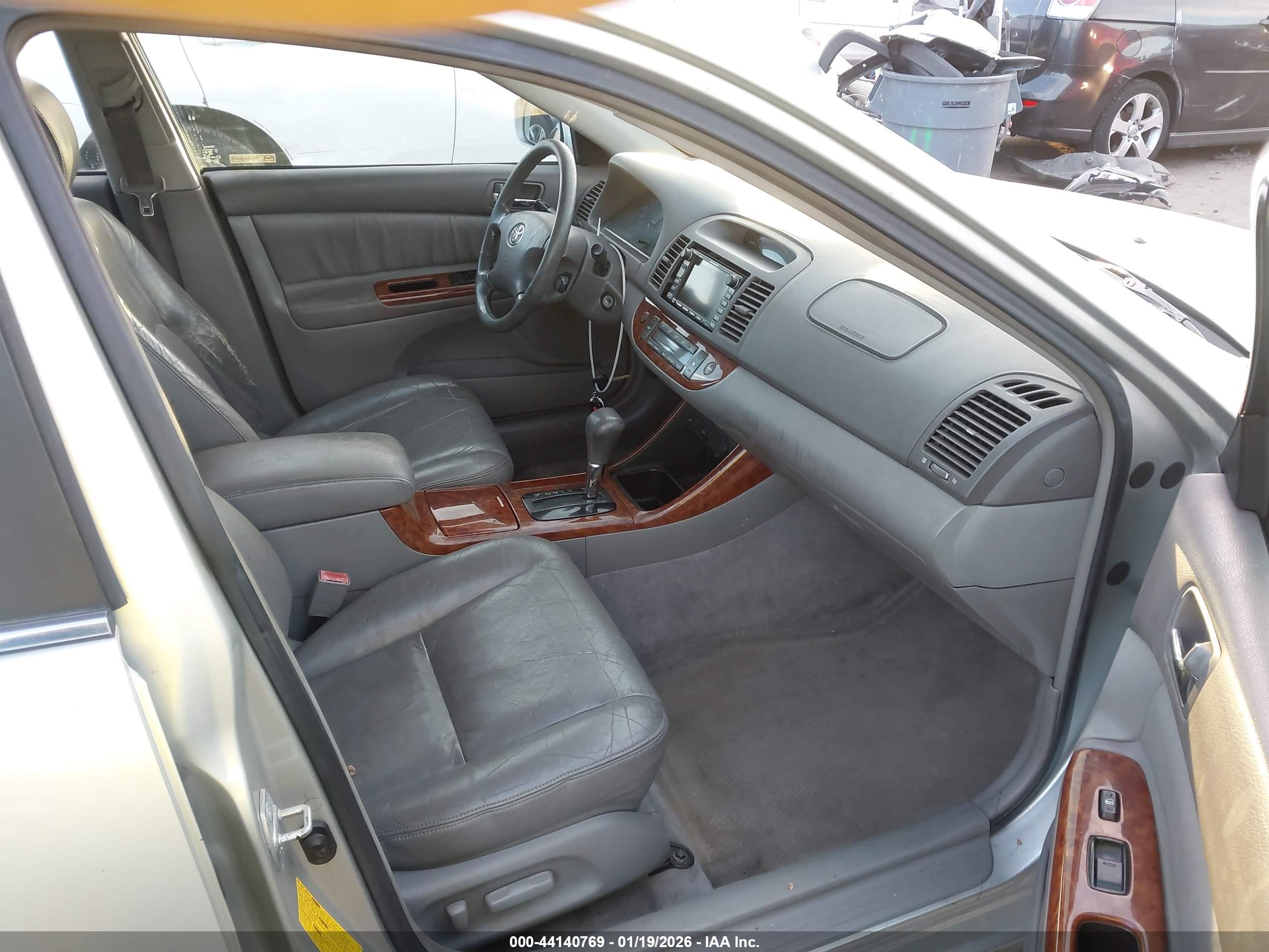 TOYOTA CAMRY image 5