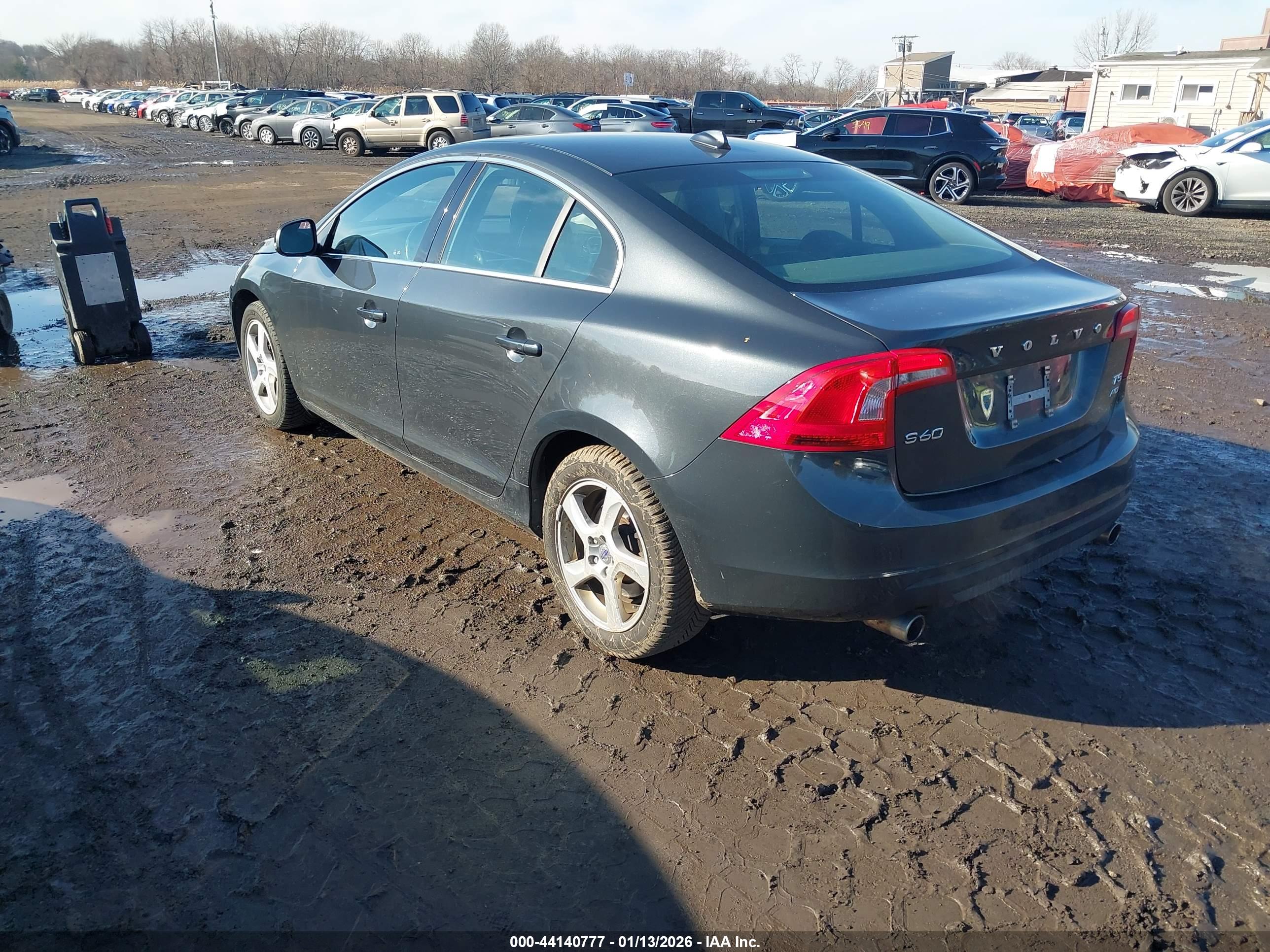 VOLVO S60 image 3