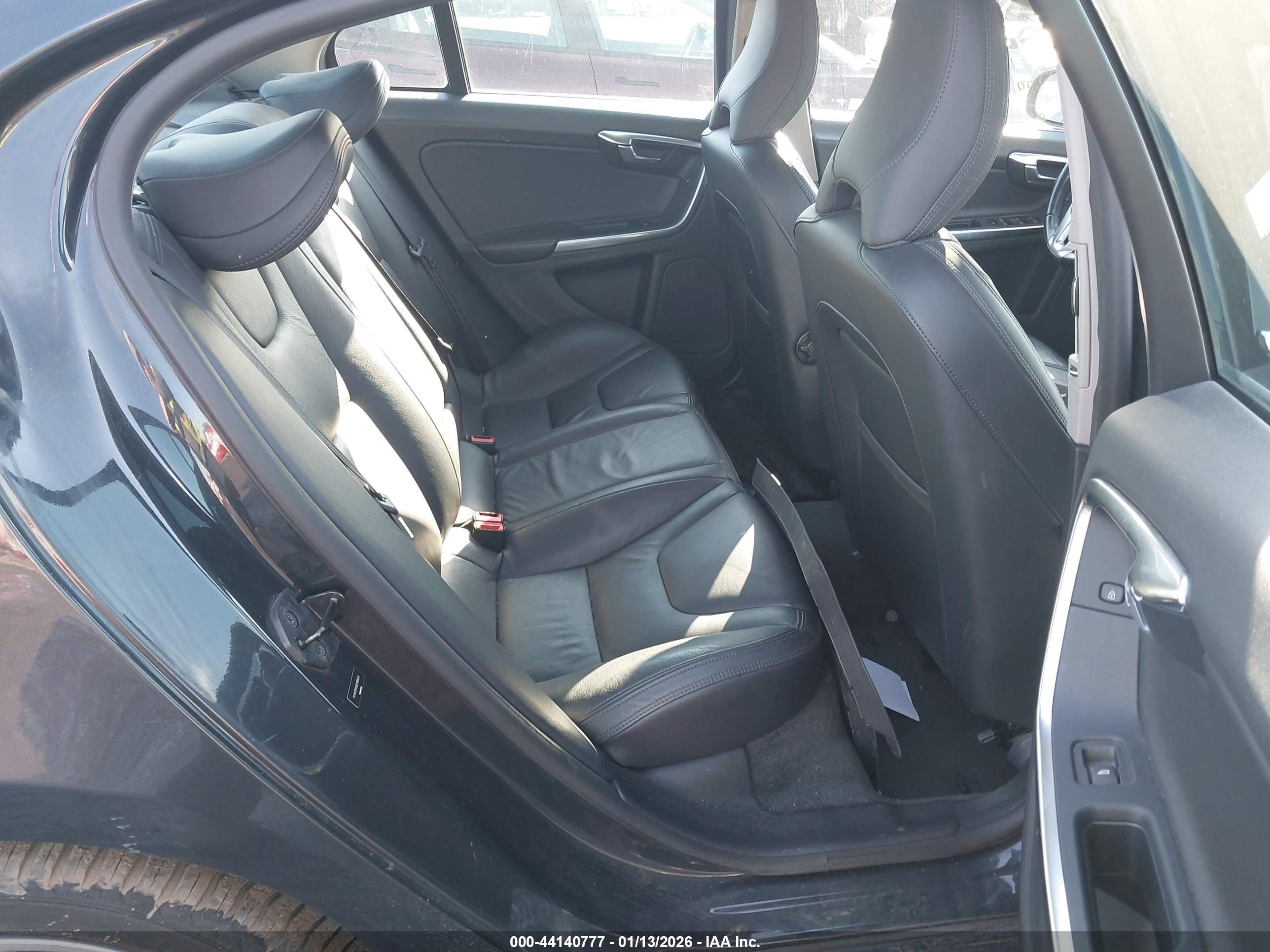 VOLVO S60 image 8