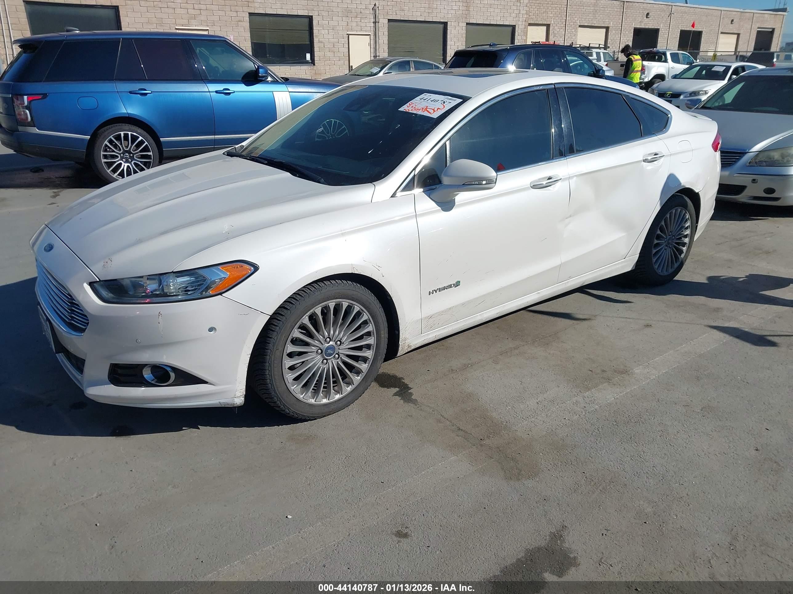FORD FUSION image 2