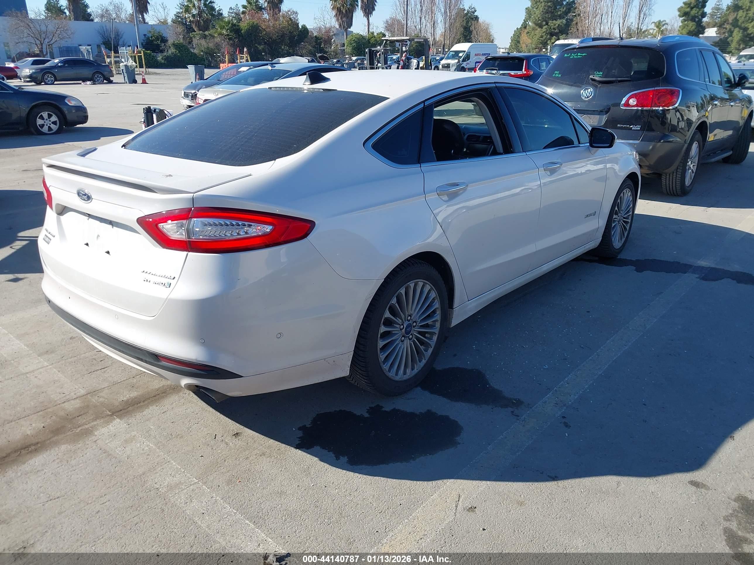 FORD FUSION image 4