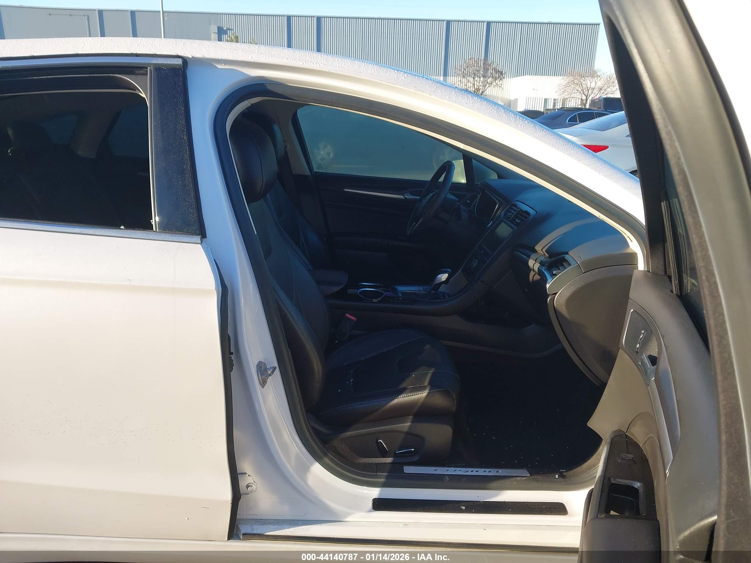 FORD FUSION image 5