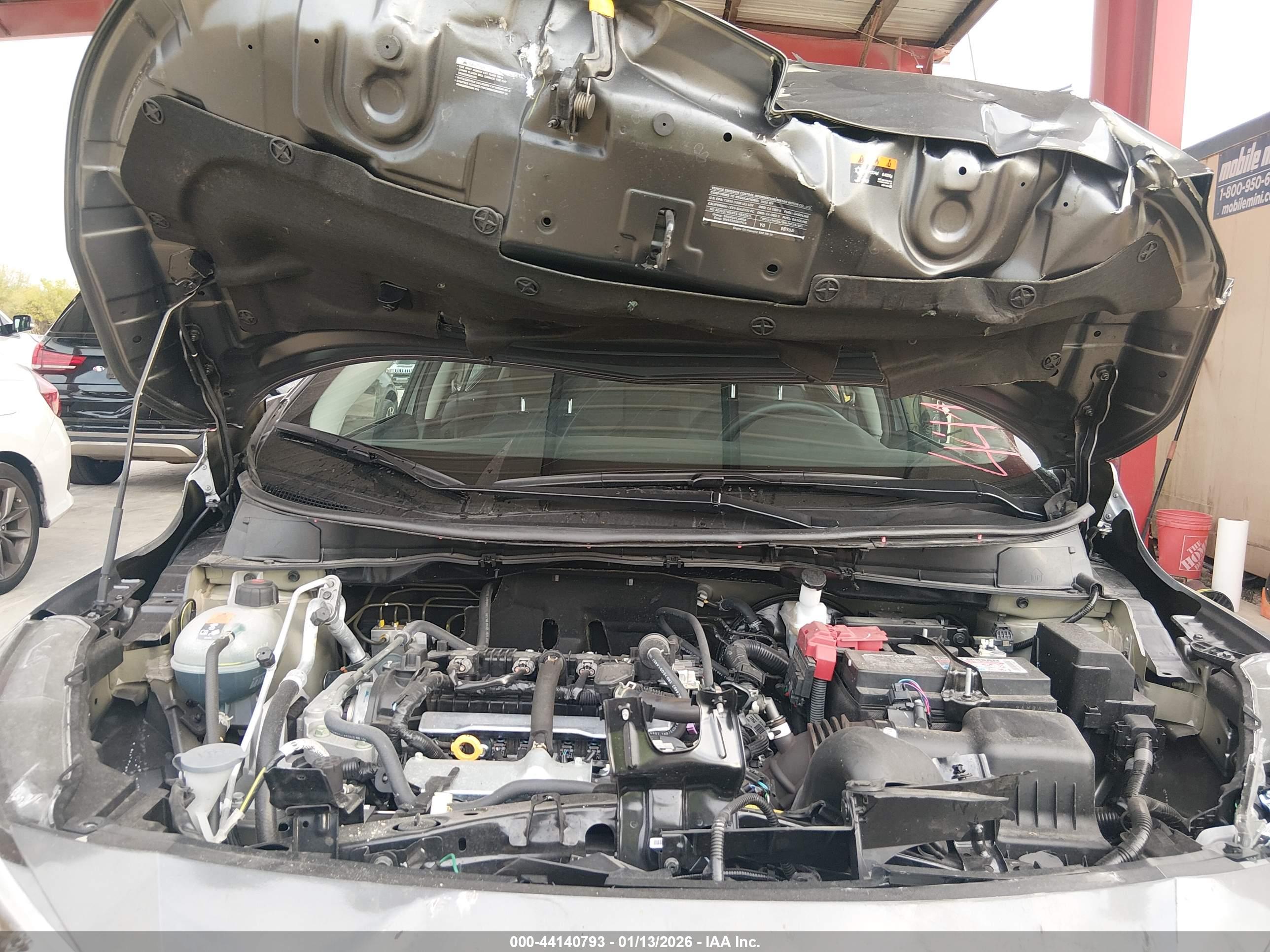 NISSAN VERSA image 10