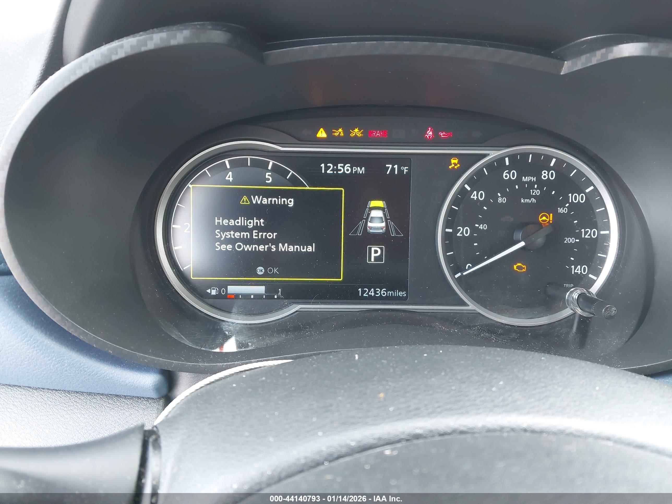 NISSAN VERSA image 7