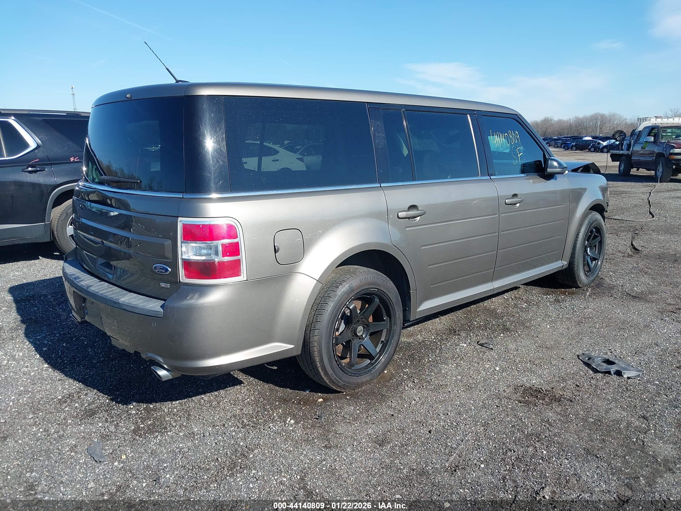 FORD FLEX image 4