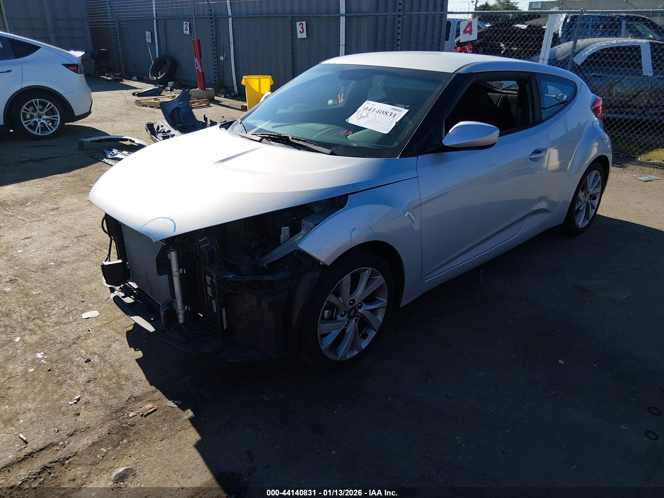 HYUNDAI VELOSTER image 2