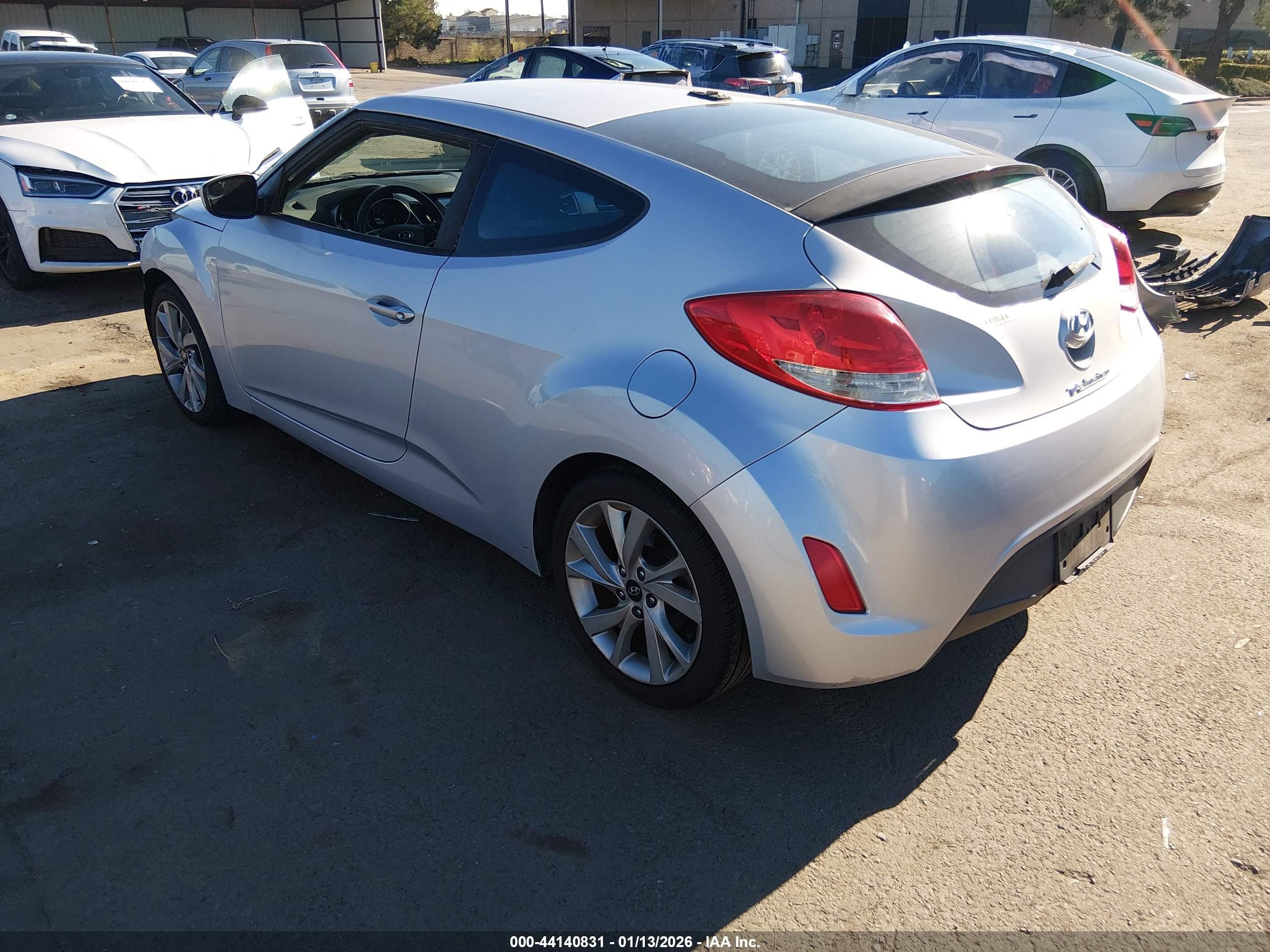 HYUNDAI VELOSTER image 3